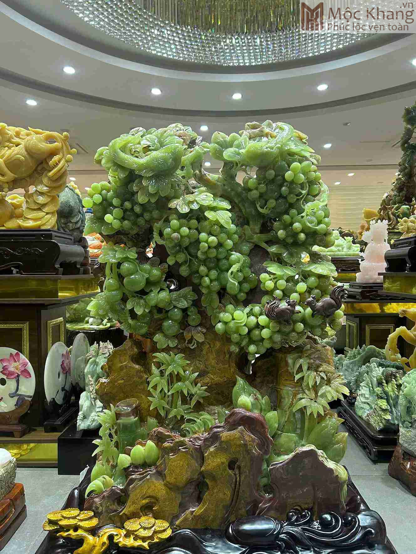 Nho-Phu-Quy-Ngoc-Onyx-Cao-100-cm-Ngang-63-cm-Sau-28-cm-3.jpg Nho Phu Quy Ngoc Onyx Cao 100 cm Ngang 63 cm Sau 28 cm 3