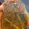 Tac Pham Di Lac Da Thach Anh Toc Vang Cao 10.6 Ngang 7.6 Sau 2.6 cm Can Nang 295 g 3