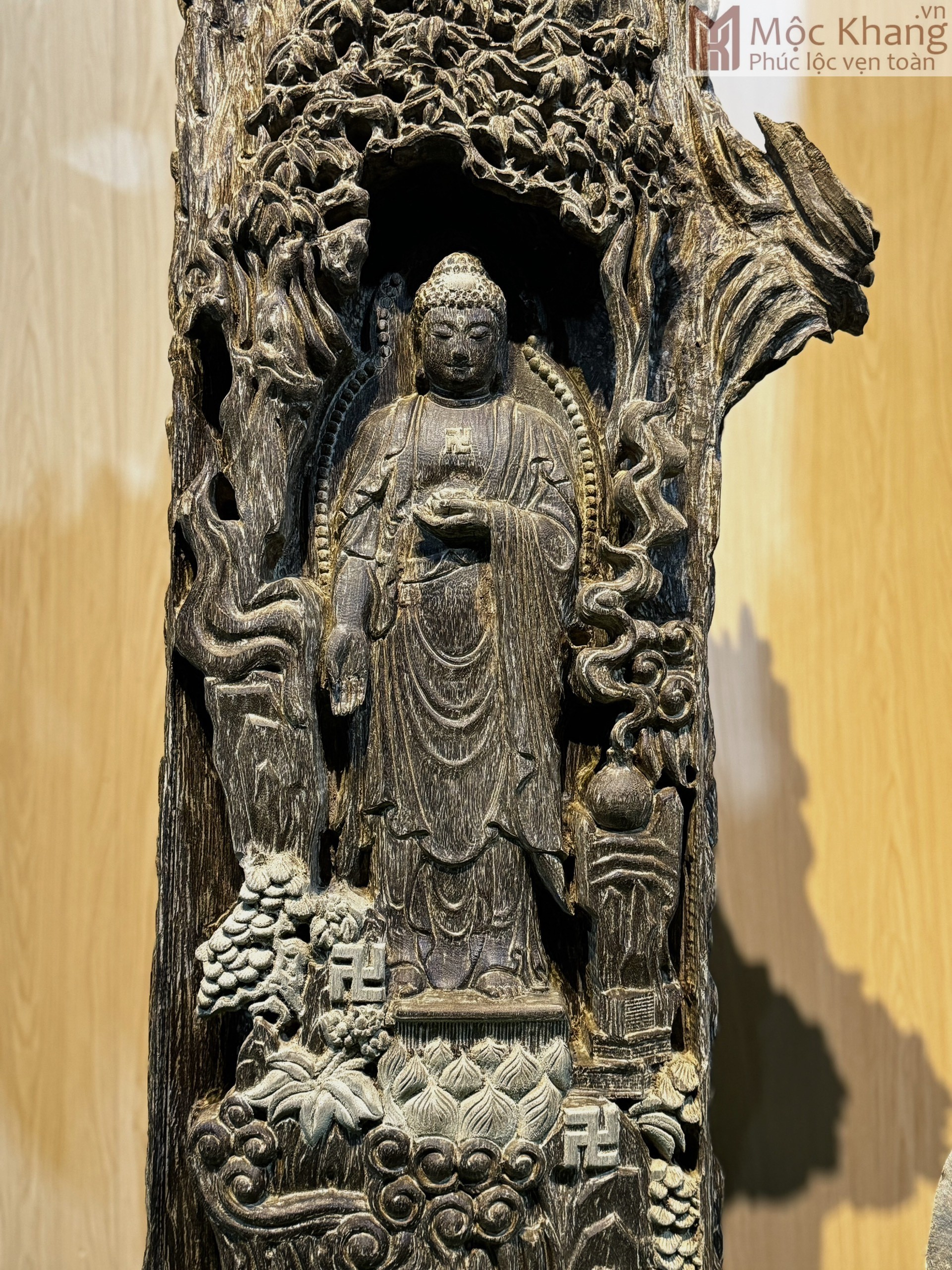Tuong-Phat-To-Tram-Huong-Cao-108-Ngang-42-Sau-35-cm-3.jpg Tượng Phật Tổ Trầm Hương