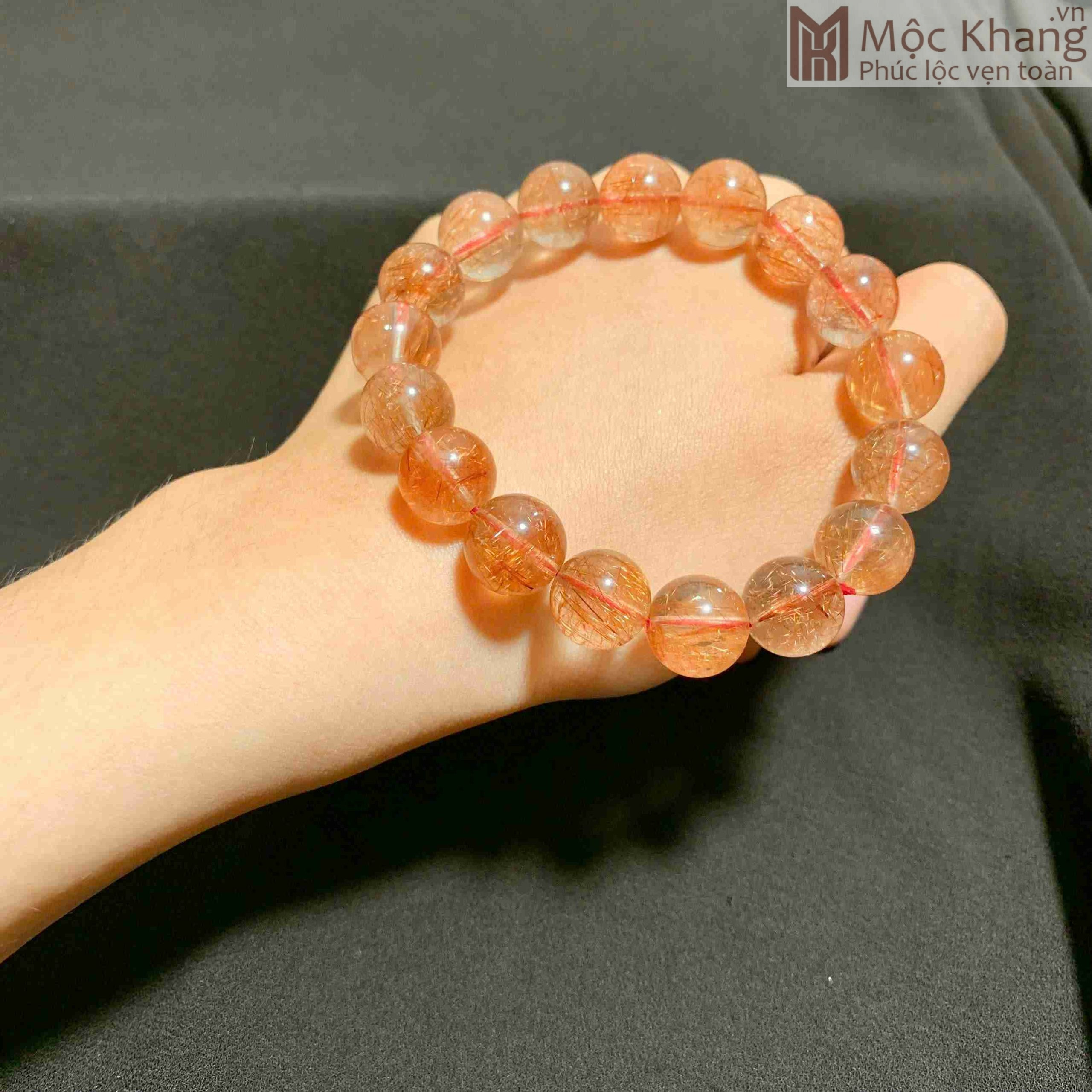 Vong-Tay-Ngoc-Thach-Anh-Toc-Do-Duong-Kinh-Hat-123-mm-2-scaled-1.jpg Vòng Tay Đá Thạch Anh Tóc Đỏ