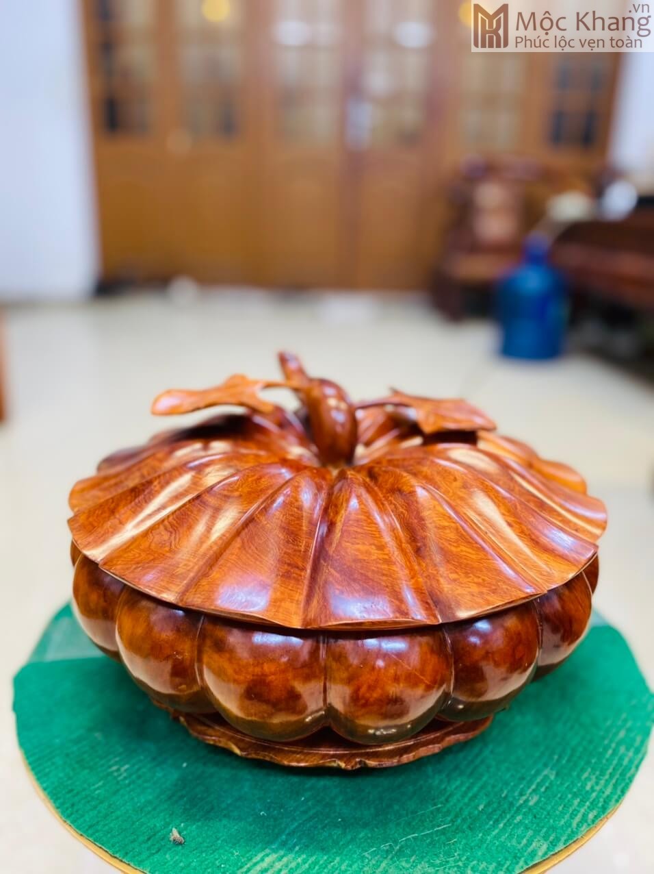 khay-qua-bi-ngo-thinh-vuong-go-huong-cao-18-duong-kinh-30cm-6.jpg Khay Quả Bí Ngô Thịnh Vượng Gỗ Hương