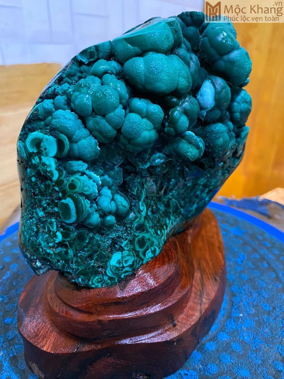 tinh-the-da-khong-tuocmalachite-cao-17-ngang-15-cm-can-nang-3-kg-4.jpg tinh the da khong tuocmalachite cao 17 ngang 15 cm can nang 3 kg 4