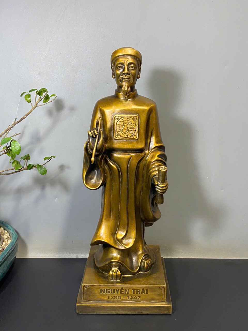 Tượng Nguyễn Trãi Đồng Cao 41 Ngang 13 (cm) Cân Nặng 6 (kg) (1) Tượng Nguyễn Trãi Đồng