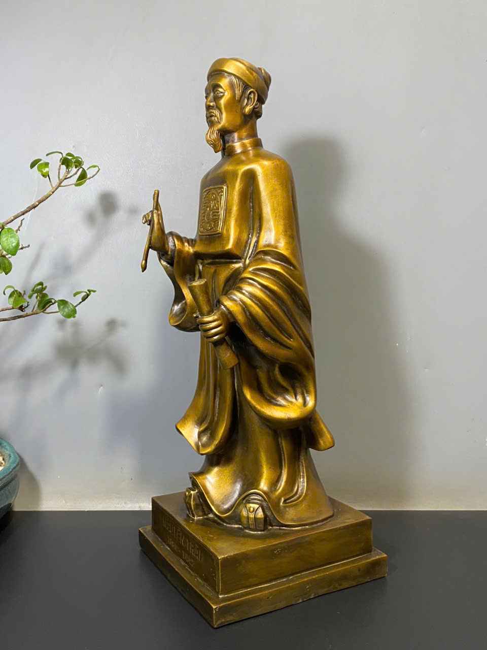 Tượng Nguyễn Trãi Đồng Cao 41 Ngang 13 (cm) Cân Nặng 6 (kg) (3) Tuong Nguyen Trai Dong Cao 41 Ngang 13 cm Can Nang 6 kg 3