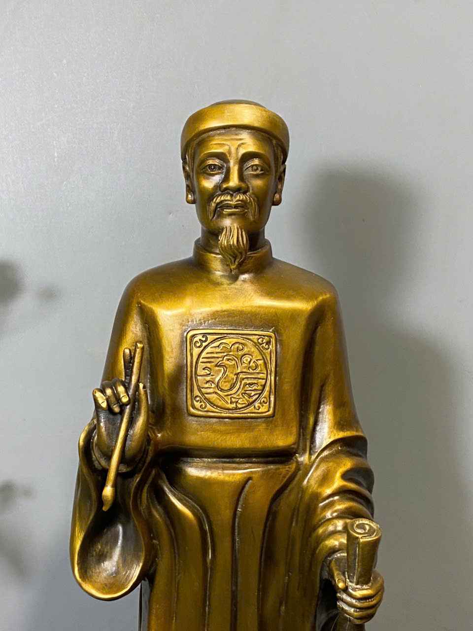 Tượng Nguyễn Trãi Đồng Cao 41 Ngang 13 (cm) Cân Nặng 6 (kg) (4) Tuong Nguyen Trai Dong Cao 41 Ngang 13 cm Can Nang 6 kg 4