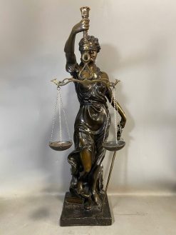 Tượng Tây Nữ Hoàng Công Lý Đồng