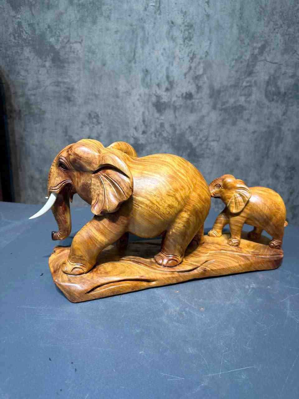 tuong-voi-mau-tu-go-huong-cao-22-ngang-42-sau-14-cm (2)_2_11zon