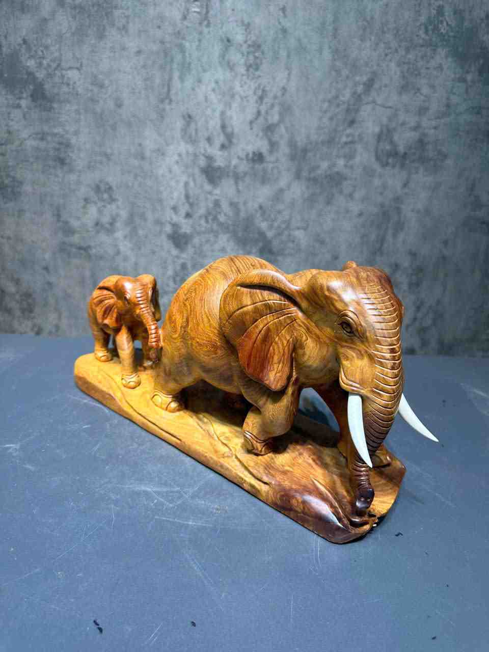 tuong-voi-mau-tu-go-huong-cao-22-ngang-42-sau-14-cm (3)_3_11zon