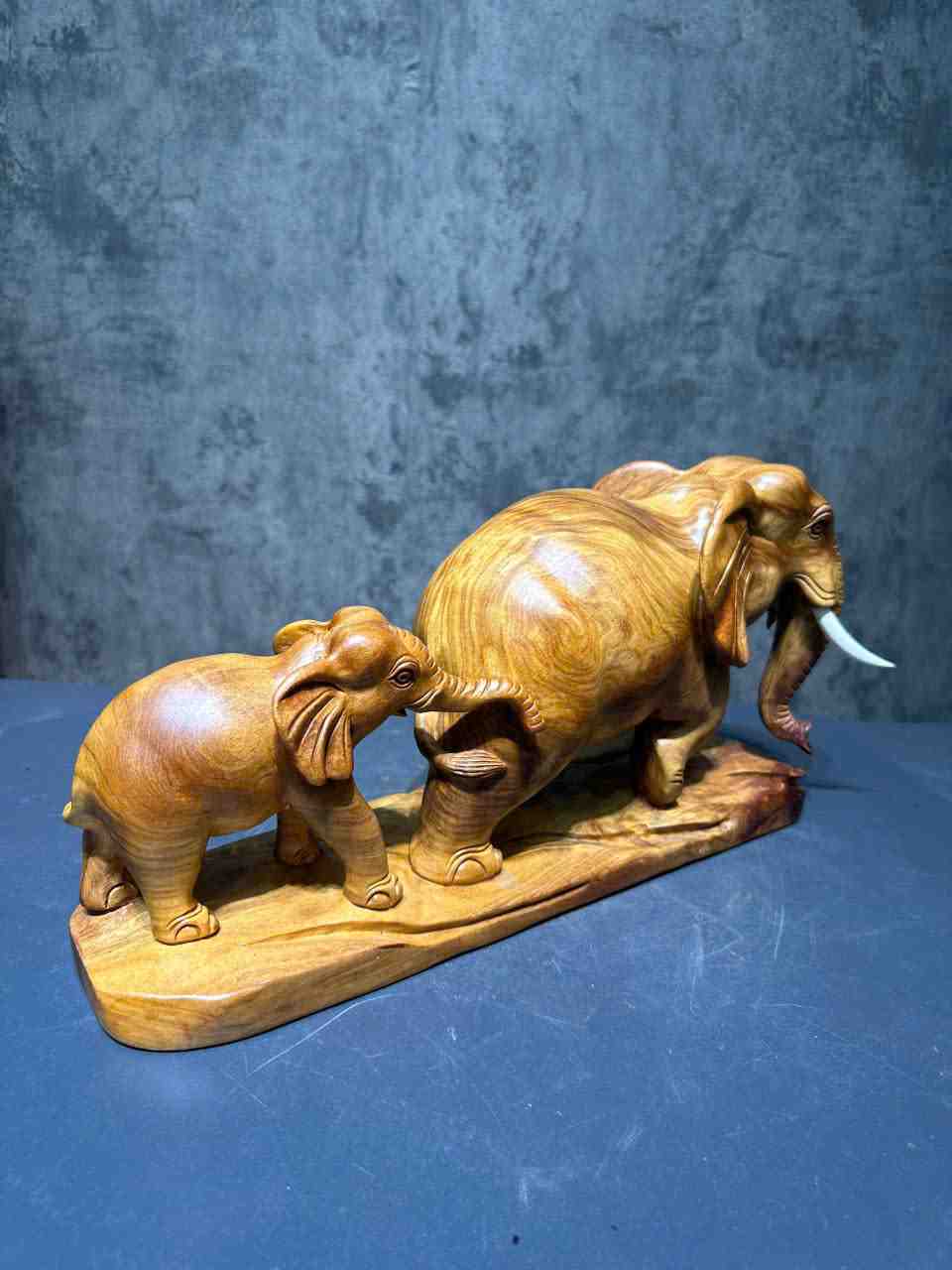 tuong-voi-mau-tu-go-huong-cao-22-ngang-42-sau-14-cm (5)_5_11zon