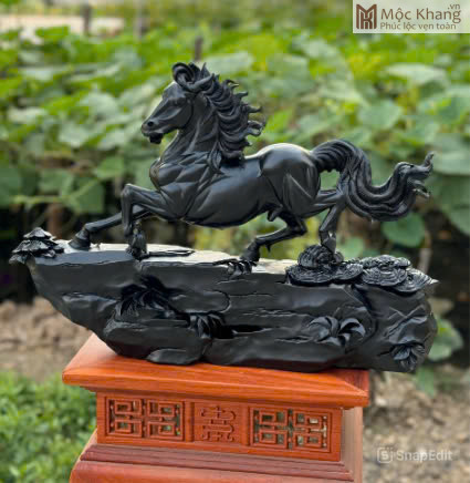 tuong-ngua-phong-thuy-nhat-ma-phi-thien-go-mun-sung-cao-39-ngang-58-sau-16-cm (3) Tượng Ngựa Phong Thủy (Nhất Mã Phi Thiên) Gỗ Mun Sừng