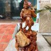Tượng Tế Công Gỗ Hương Ôm Đá