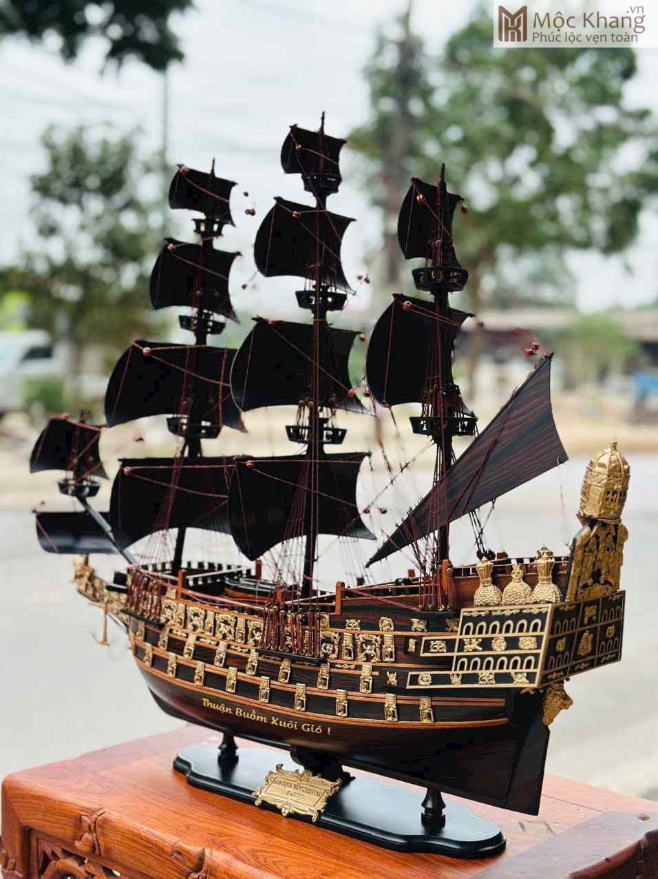 Tác Phẩm Thuận Buồm Xui Gió Gỗ Mun Hoa Cao 61 Ngang 60 Sâu 18 (cm) (1)_1 Tac Pham Thuan Buom Xui Gio Go Mun Hoa Cao 61 Ngang 60 Sau 18 cm 1 1
