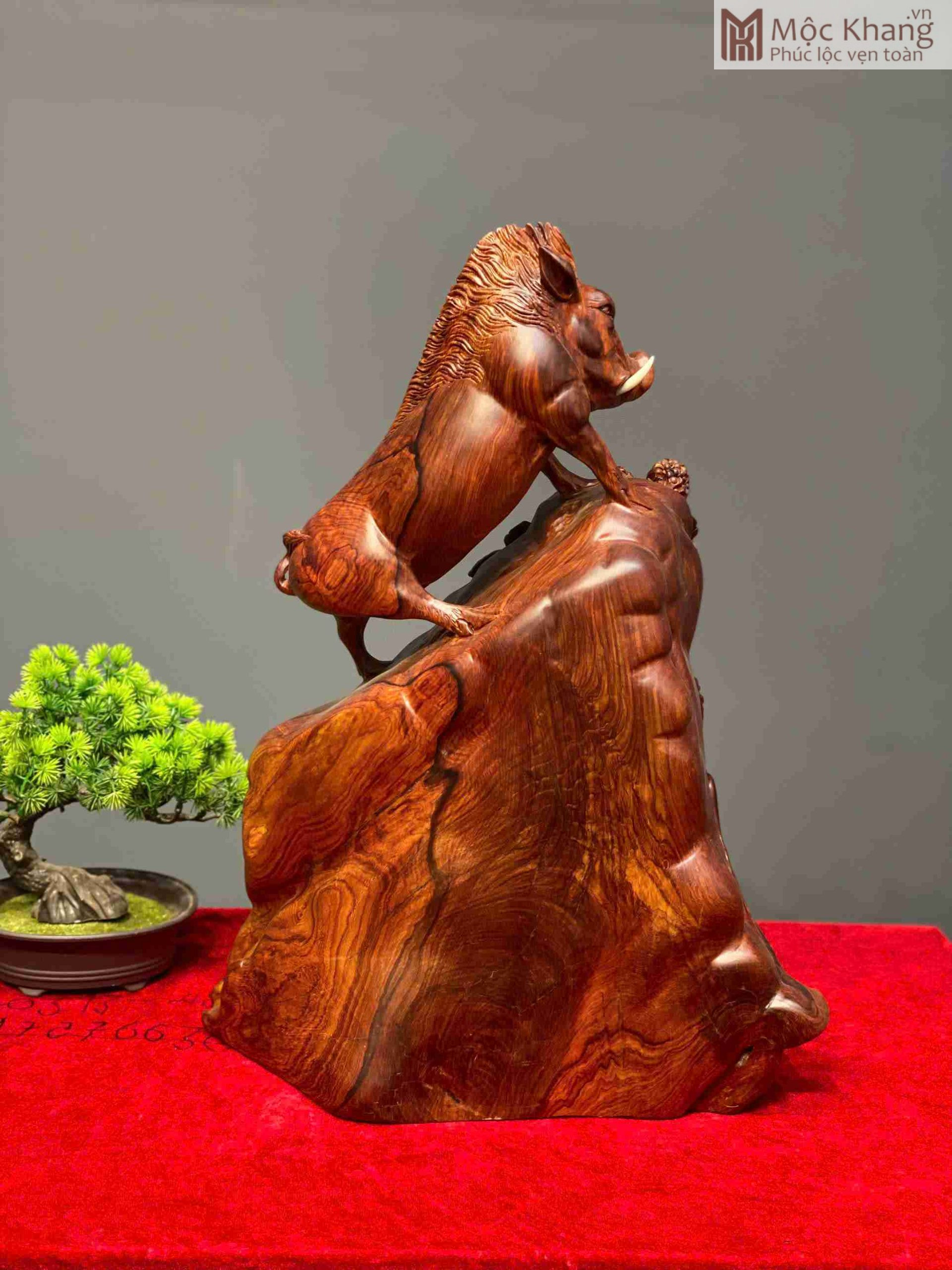 Tượng Heo Gỗ Cẩm Cao 52 Ngang 39 Sâu 23 (cm) (4)_4 Tuong Heo Go Cam Cao 52 Ngang 39 Sau 23 cm 4 4 scaled