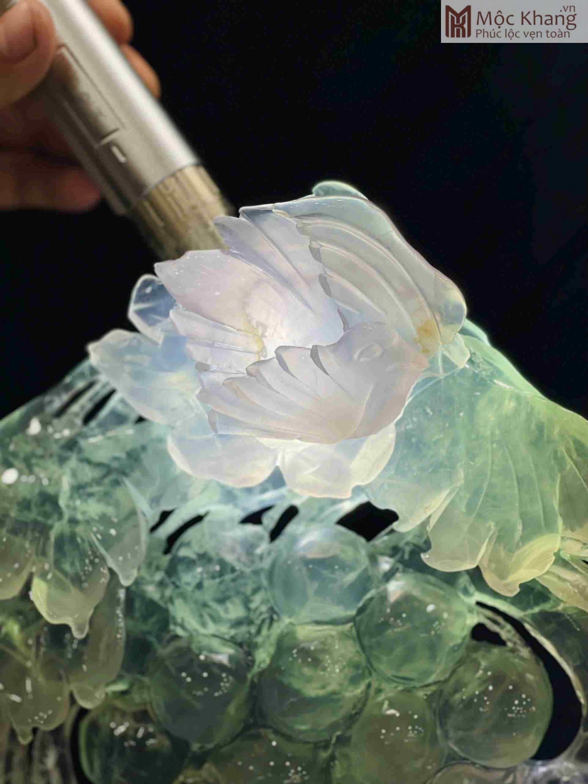 Tác Phẩm Ngọc Fluorite Cao 24 Ngang 26 Sâu 4 (cm) (1)_1 Tac Pham Ngoc Fluorite Cao 24 Ngang 26 Sau 4 cm 1 1 scaled