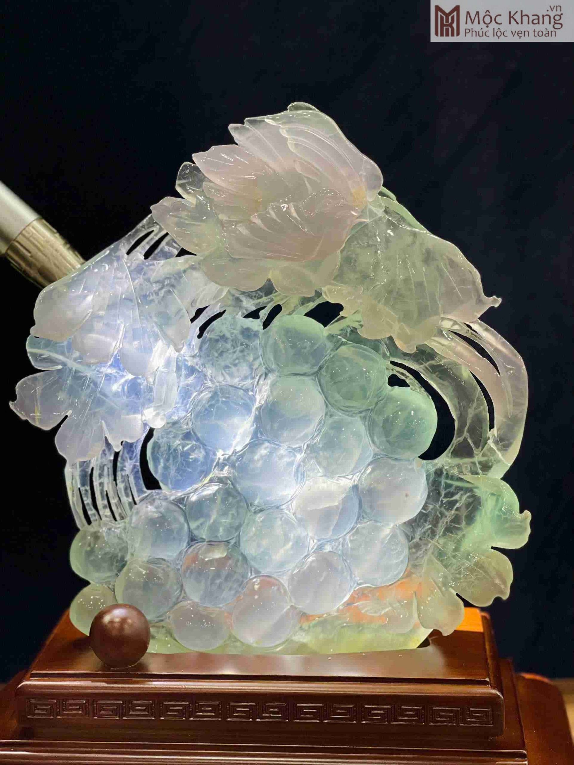 Tác Phẩm Ngọc Fluorite Cao 24 Ngang 26 Sâu 4 (cm) (2)_2 Tac Pham Ngoc Fluorite Cao 24 Ngang 26 Sau 4 cm 2 2 scaled