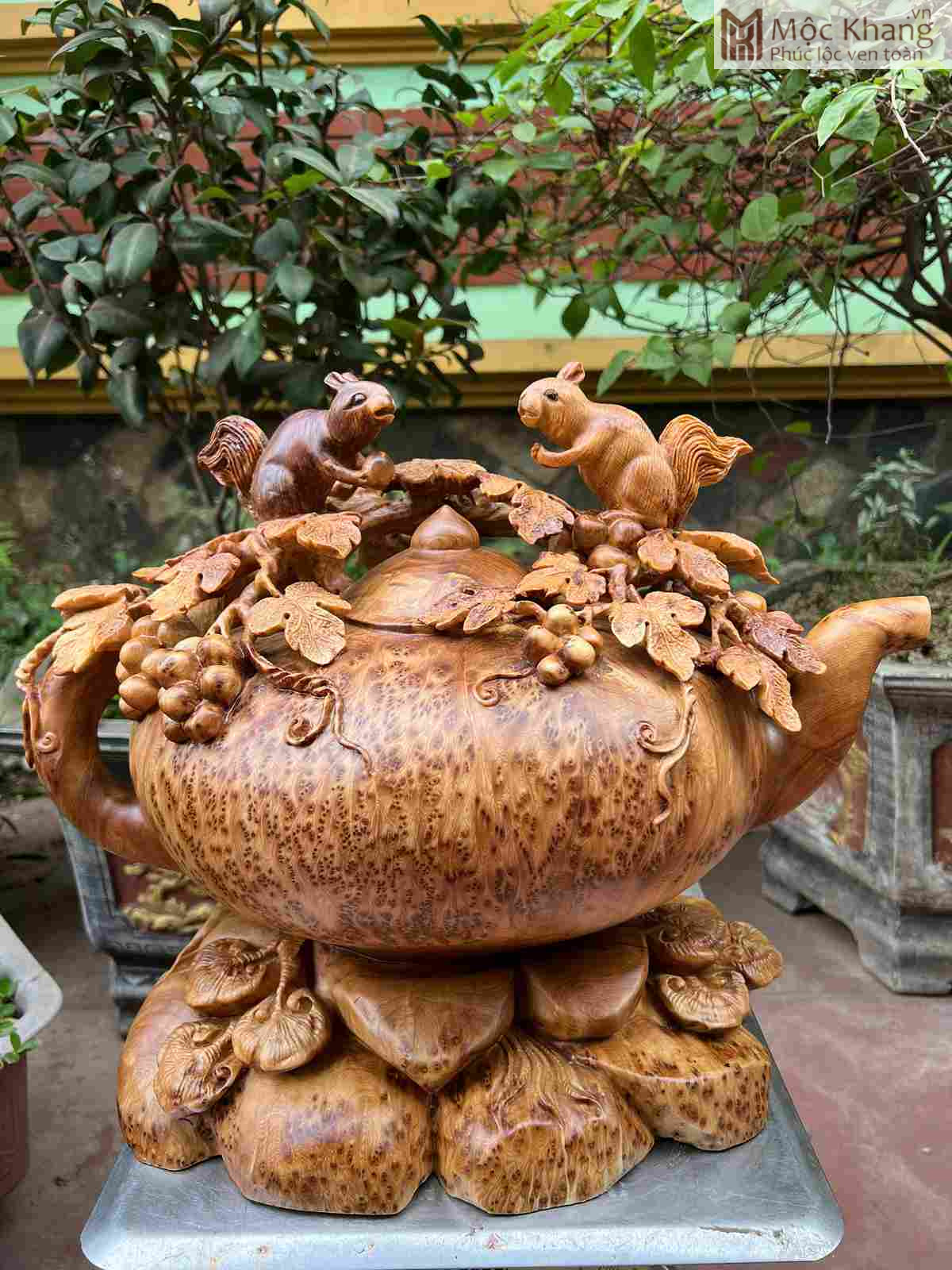 Bình Nho Sóc Gỗ Nu Ngọc Am Cao 37 Ngang 43 Sâu 25 (cm) (1)_1 Binh Nho Soc Go Nu Ngoc Am Cao 37 Ngang 43 Sau 25 cm 1 1 1