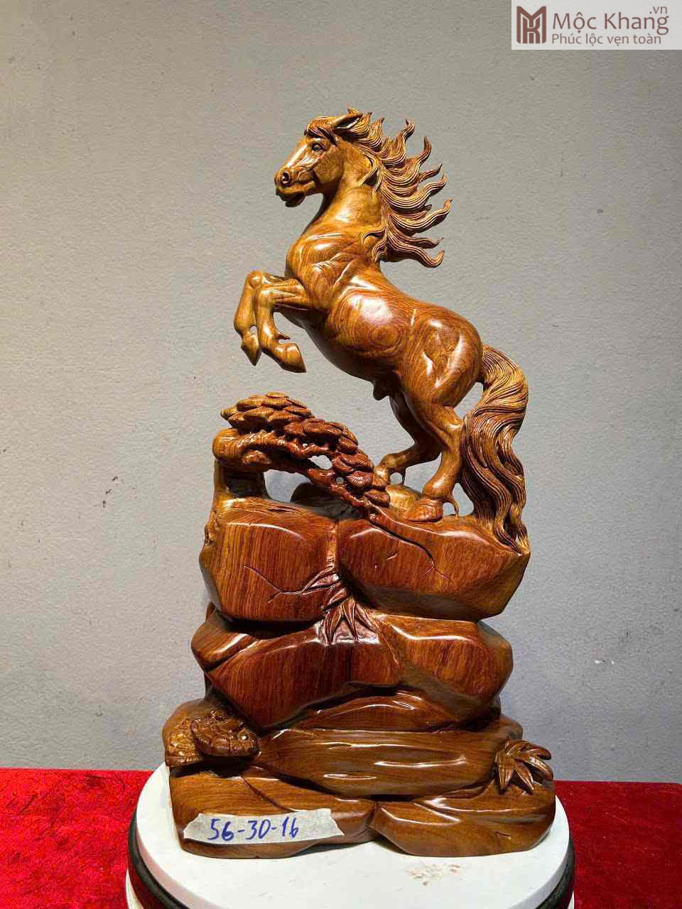 Tượng Ngựa Phong Thủy (Nhất Mã Phi Thiên) Gỗ Hương Tượng Ngựa Phong Thủy (Nhất Mã Phi Thiên) Gỗ Hương