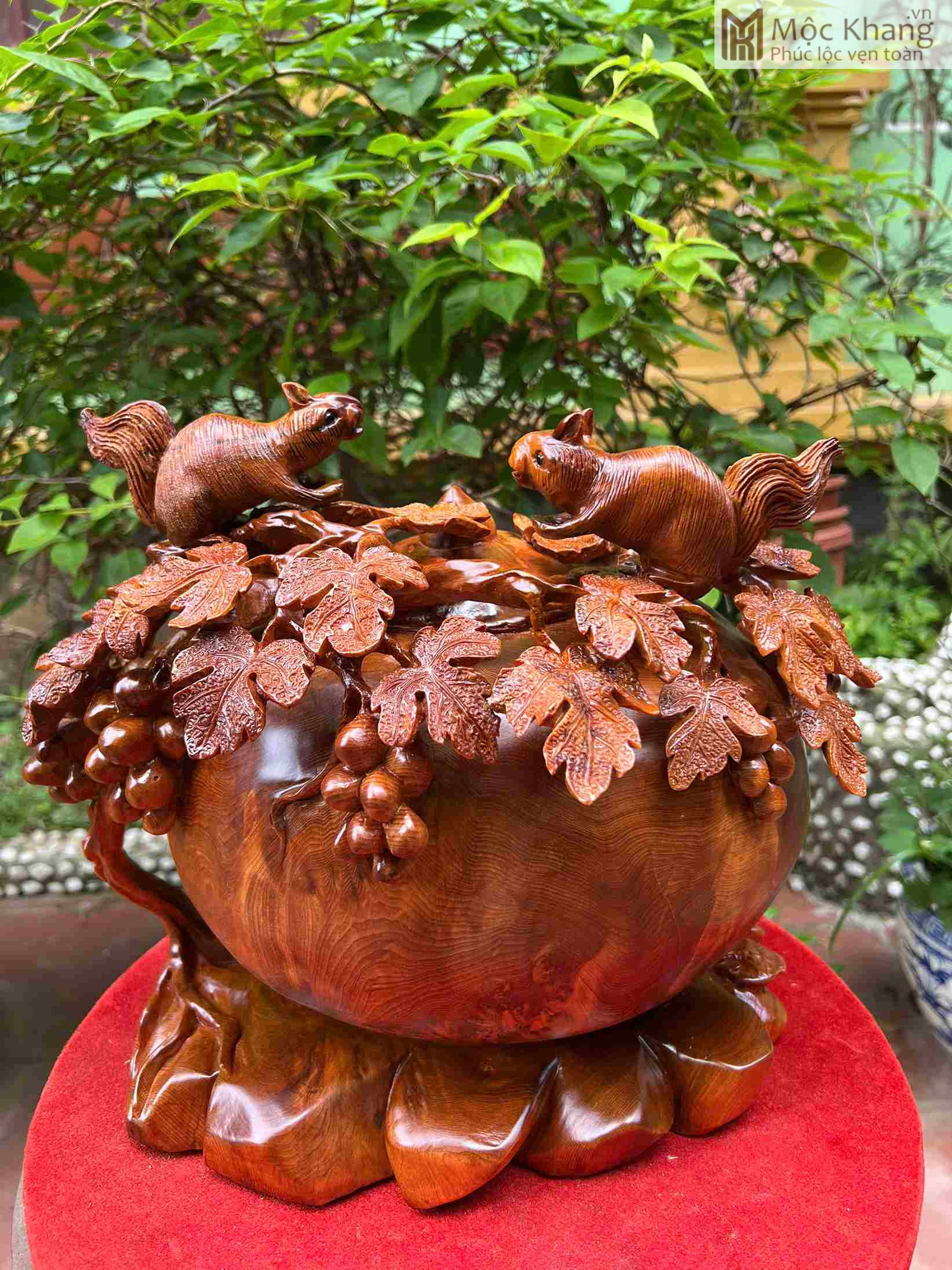 binh-phu-quy-nho-soc-go-nu-ngoc-am-cao-33-ngang-36-sau-28-cm (1)_1_11zon Bình Phú Quý Nho Sóc Gỗ Nu Ngọc Am