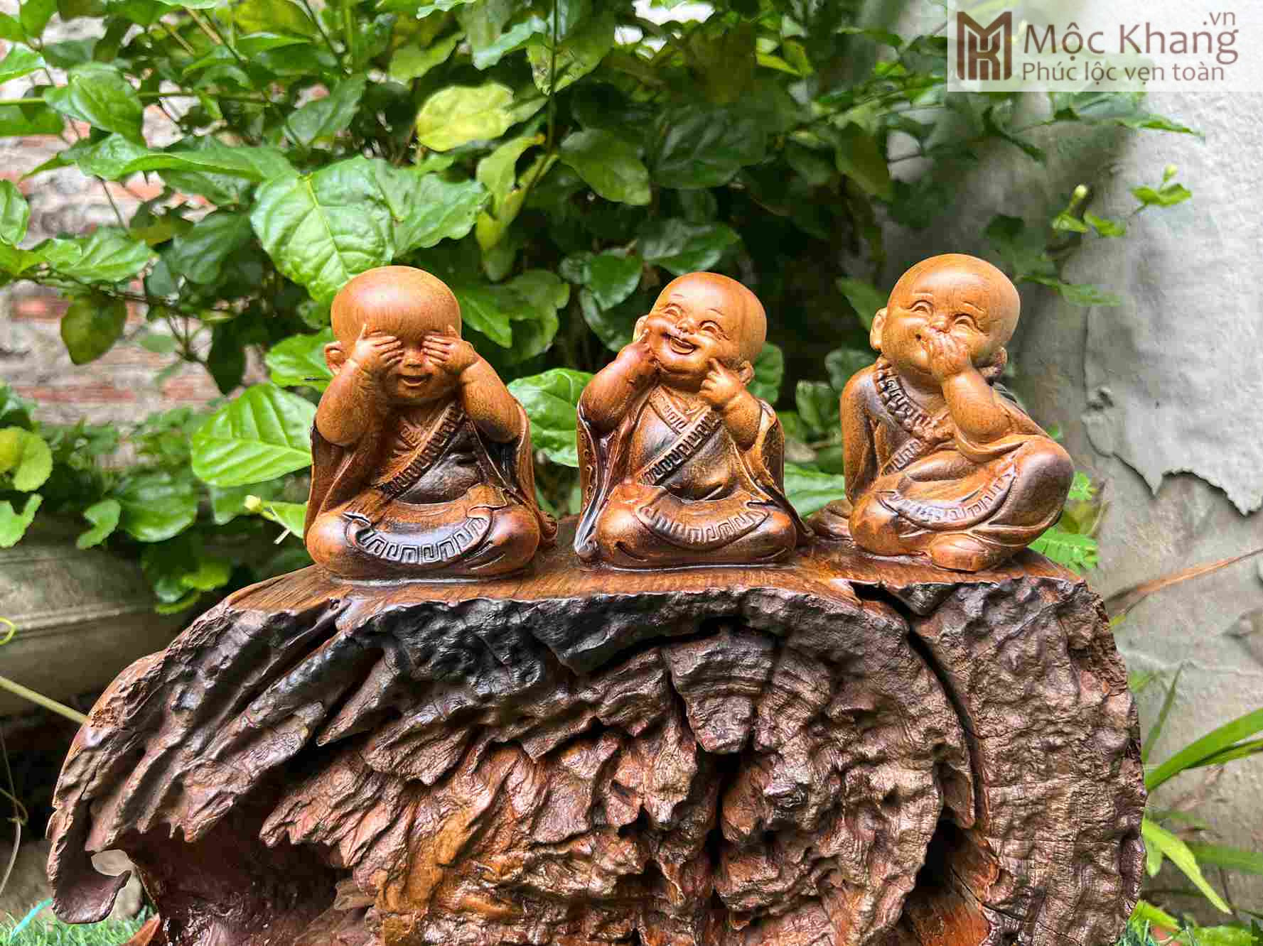 Tượng Chú Tiểu Vô Ưu Gỗ Bách Xanh Cao 28 Ngang 36 Sâu 17 (cm) Tượng Chú Tiểu Vô Ưu Gỗ Bách Xanh