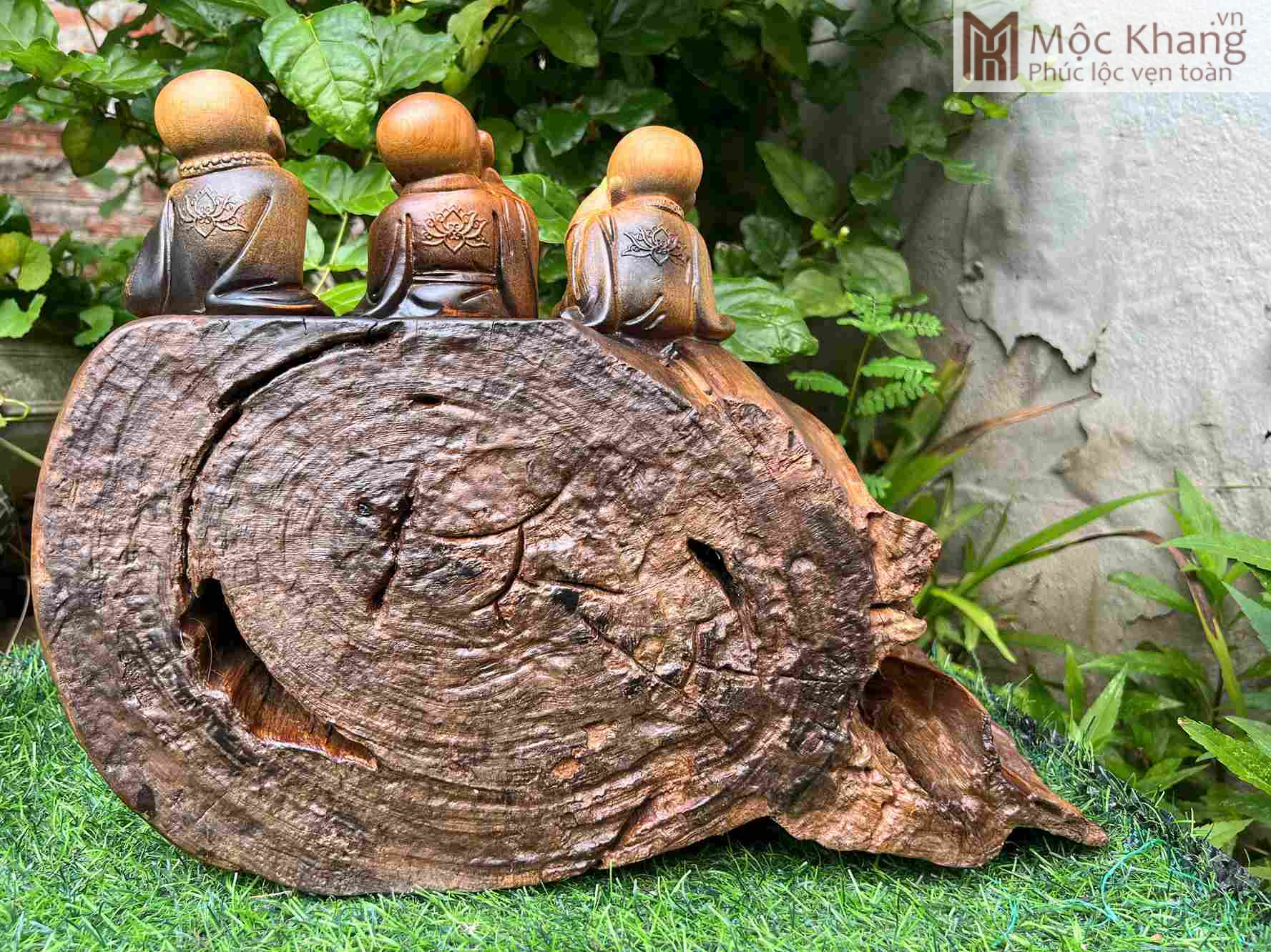 Tượng Chú Tiểu Vô Ưu Gỗ Bách Xanh Cao 28 Ngang 36 Sâu 17 (cm) Tượng Chú Tiểu Vô Ưu Gỗ Bách Xanh