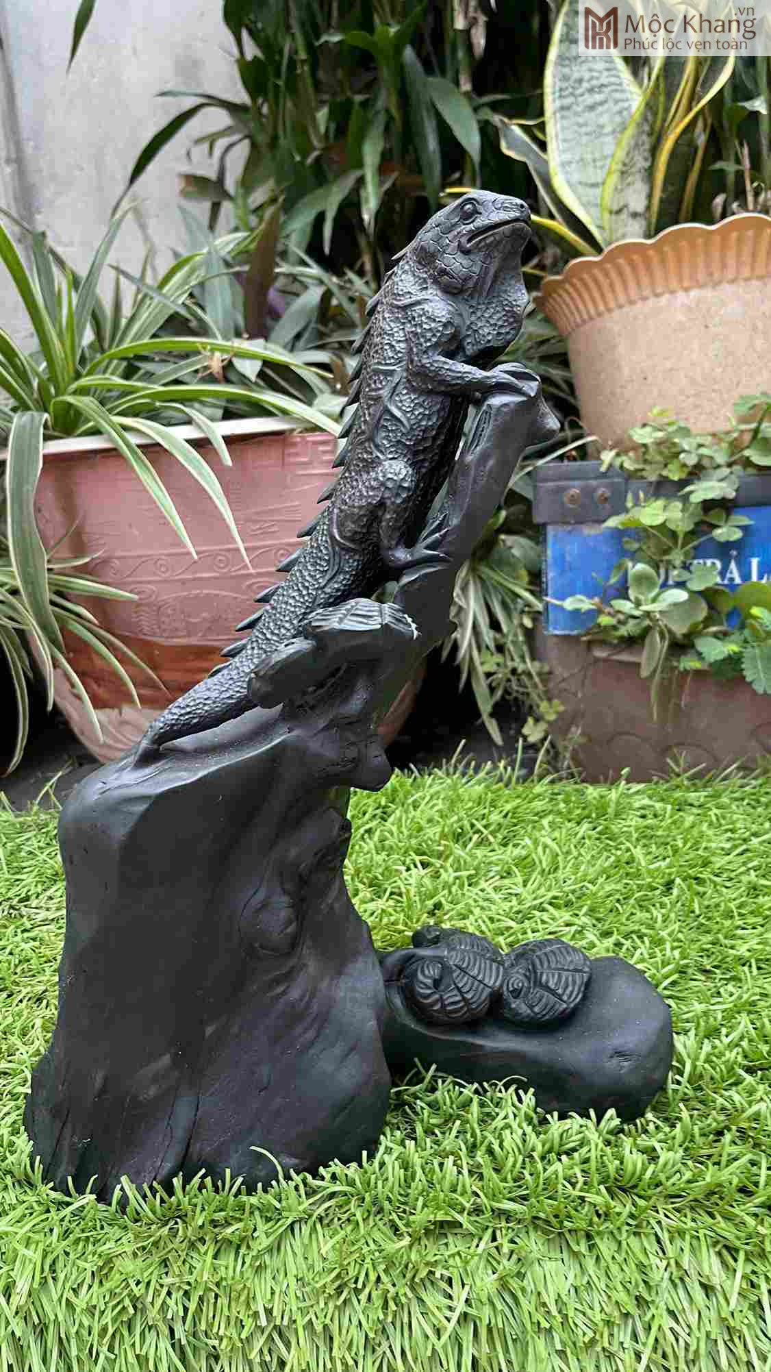 Tượng Kỳ Nhông Gỗ Mun Khánh Hòa Cao 37 Ngang 29 Sâu 12 (cm) Tượng Kỳ Nhông Gỗ Mun Khánh Hòa