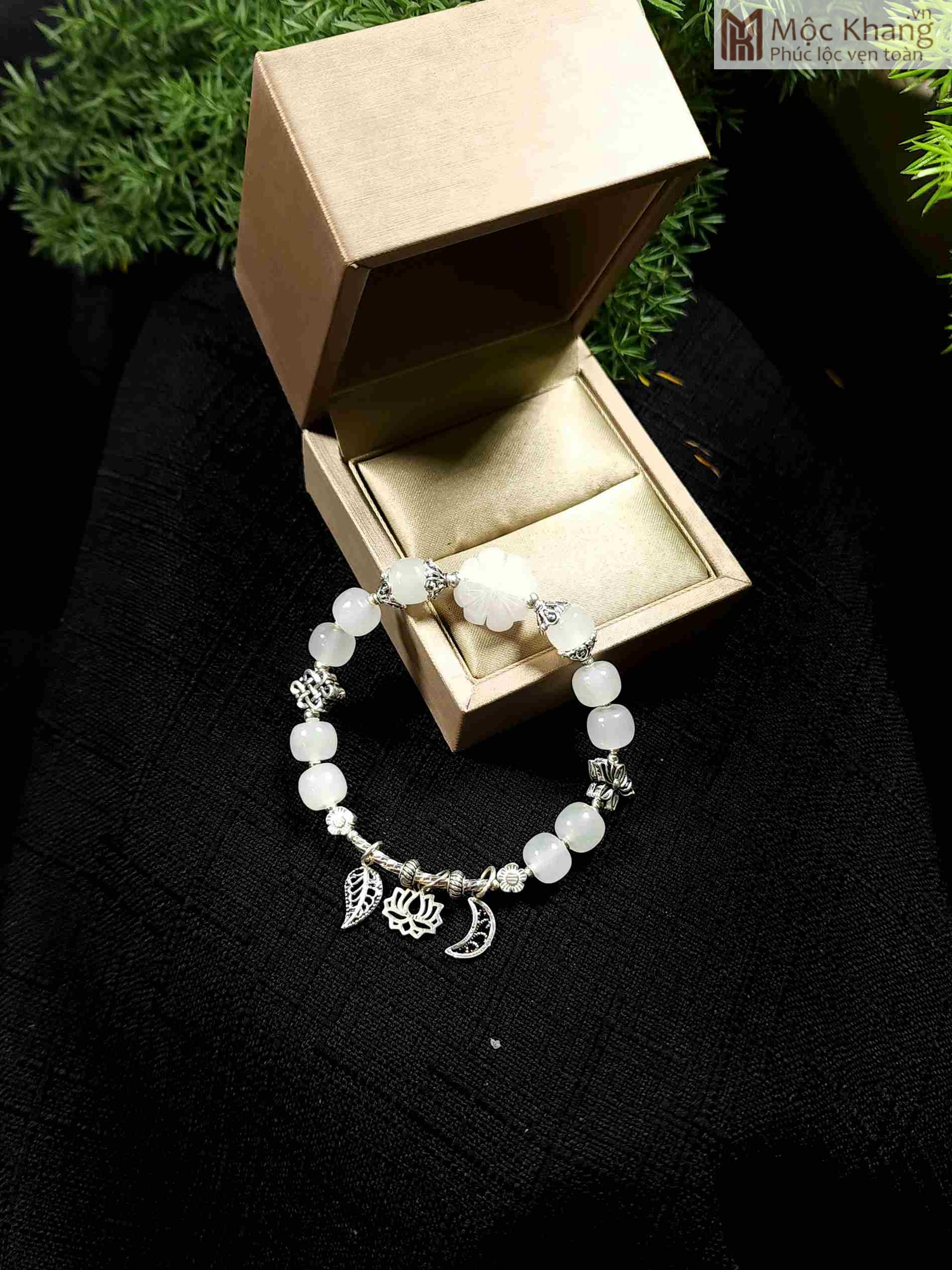 vong-tay-da-bach-ngoc-mix-charm-bac (1)_1_11zon Vòng Tay Đá Bạch Ngọc Mix Charm Bạc