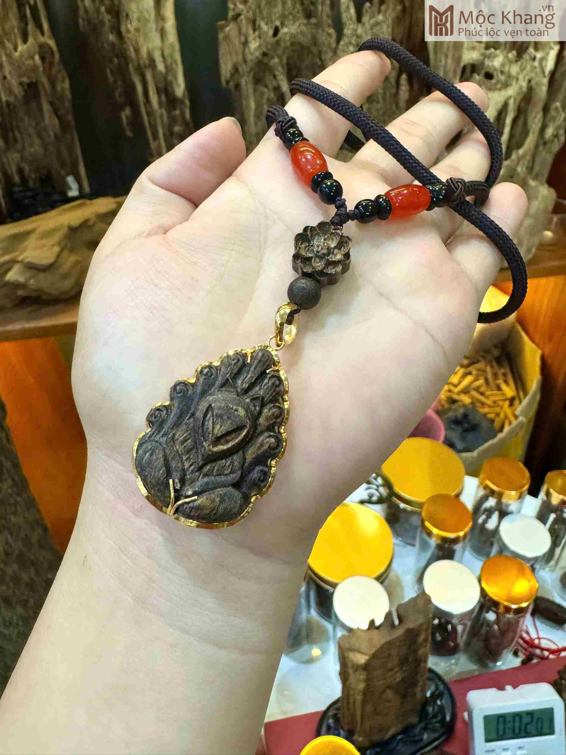Mặt Dây Hồ Ly 9 Đuôi Trầm Hương Bọc Vàng