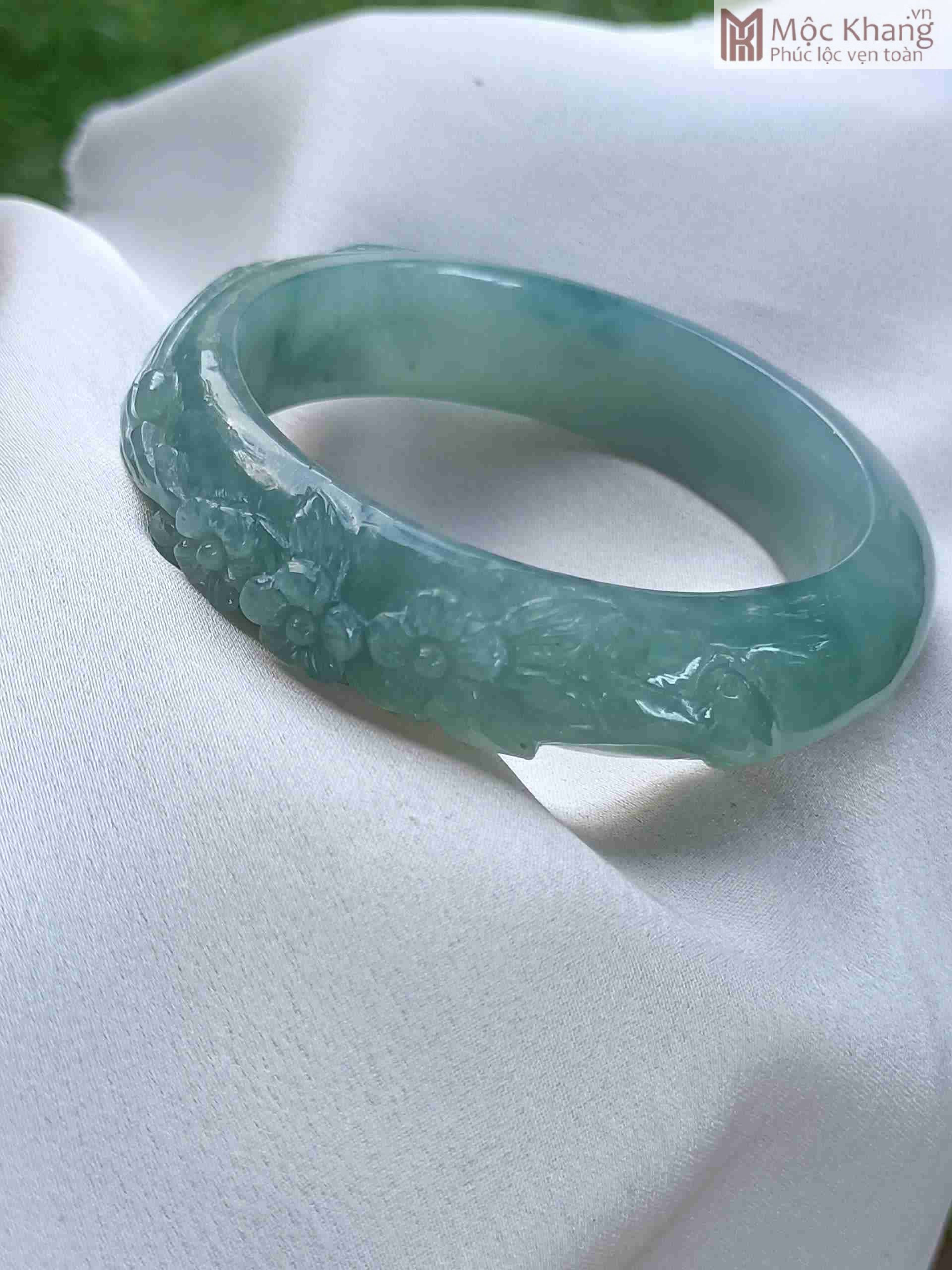 Vòng Tay Chạm Hoa Cẩm Thạch Màu Thiên Lam (4)_4 Vòng Tay Chạm Hoa Cẩm Thạch Màu Thiên Lam