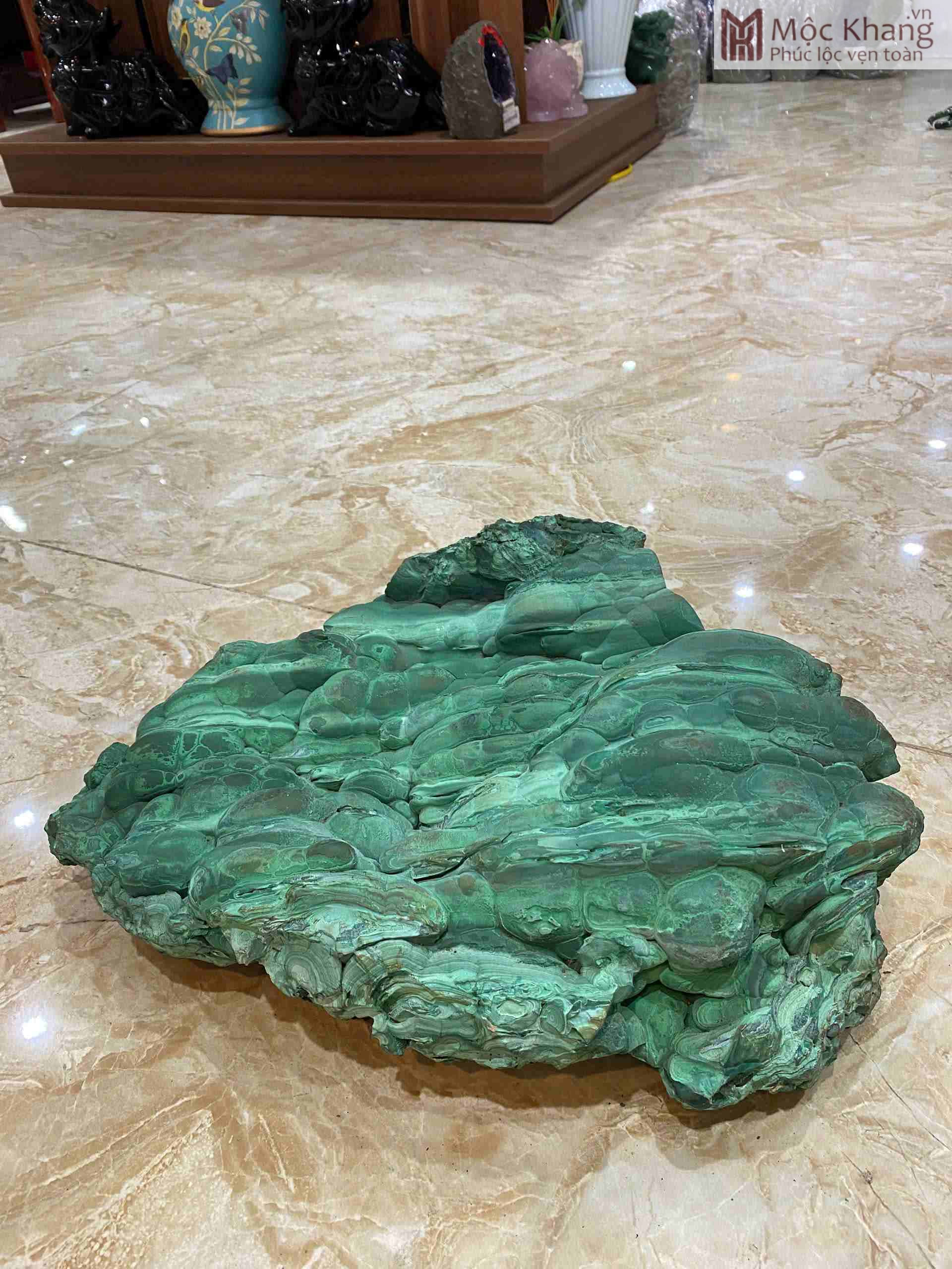 Tác Phẩm Đá Cảnh Lông Công (Malachite) Cao 10 (cm) (2)_2 Tác Phẩm Đá Cảnh Lông Công (Malachite) Cao 10 (cm)