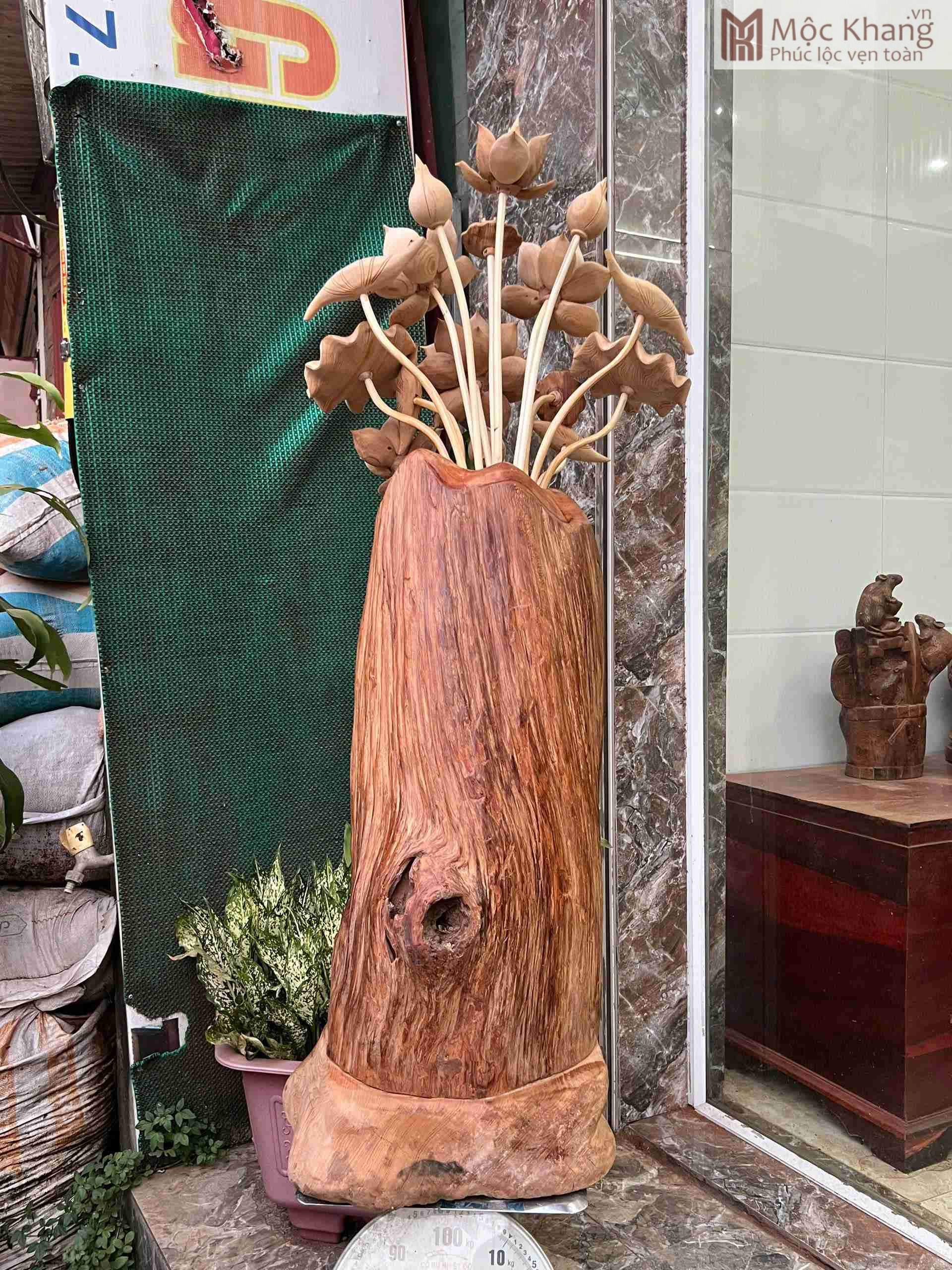 Bình Hoa Sen Lũa Gỗ Ngọc Am Cao 130 (cm) (3)_3 Bình Hoa Sen Lũa Gỗ Ngọc Am Cao 130 (cm)