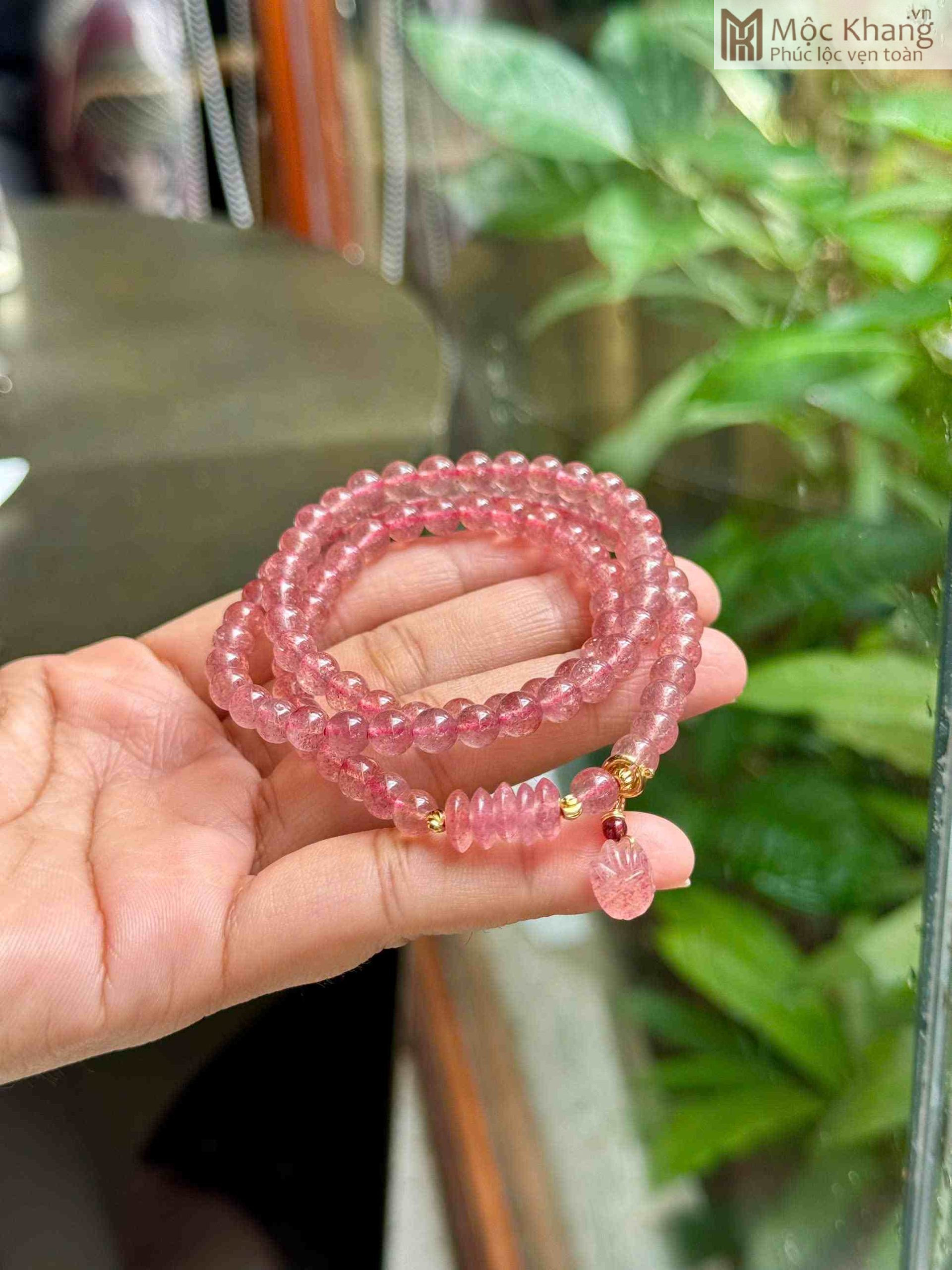 Chuỗi Thạch Anh Dâu Đỏ Mix Charm Sen Đường Kính 5.7 (mm) (1)_1 Chuỗi Thạch Anh Dâu Đỏ Mix Charm Sen Đường Kính 5.7 (mm)