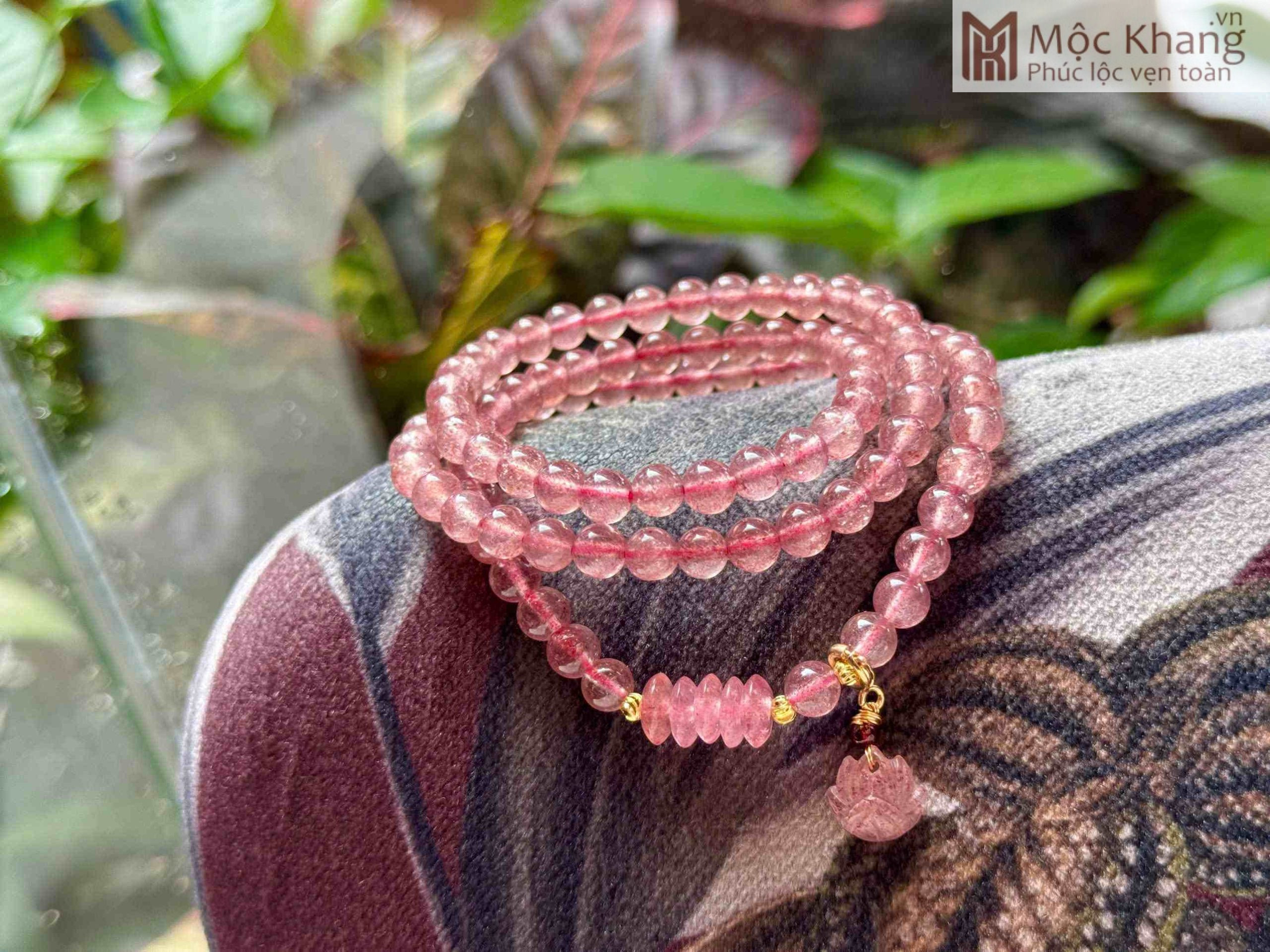 Chuỗi Thạch Anh Dâu Đỏ Mix Charm Sen Đường Kính 5.7 (mm) (3)_3 Chuỗi Thạch Anh Dâu Đỏ Mix Charm Sen Đường Kính 5.7 (mm)