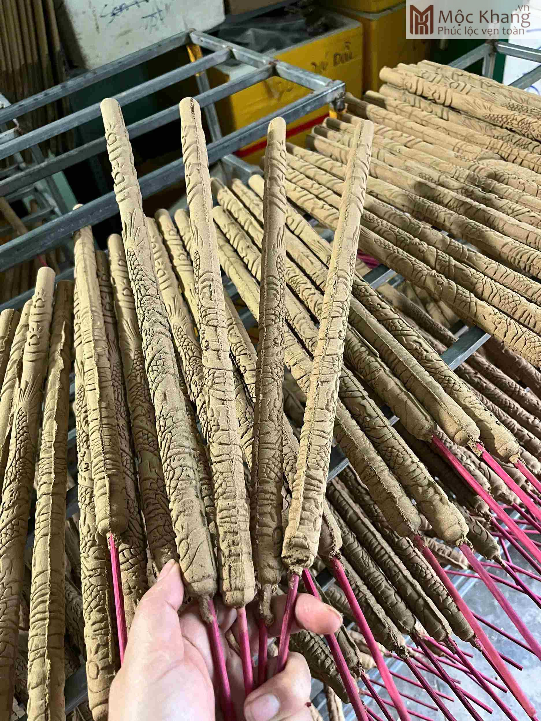 Nhang Rồng Trầm Hương Cao 40 (cm) (2)_2 Nhang Rồng Trầm Hương Cao 40 (cm)