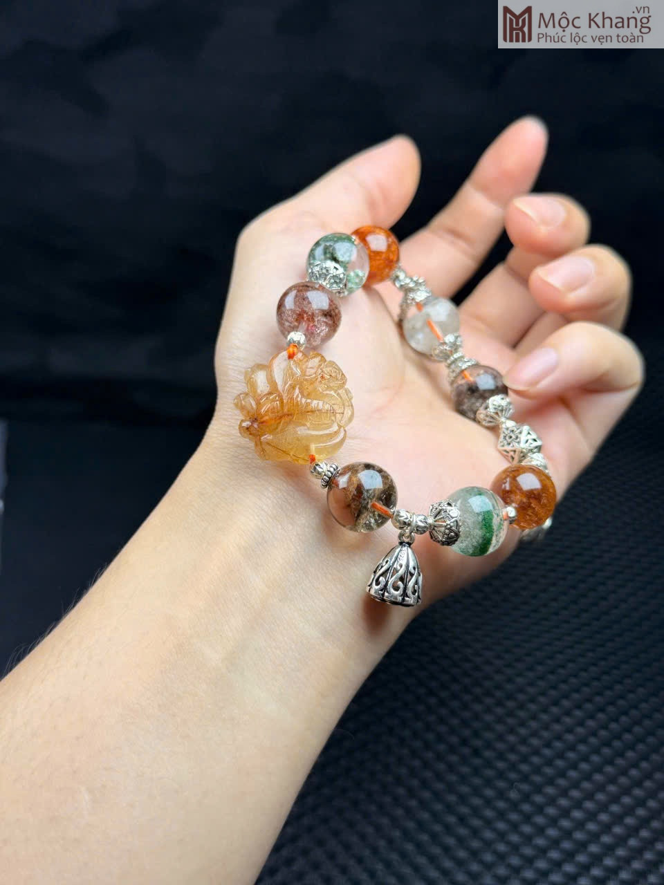 lac-bac-da-uu-linh-phoi-ho-ly-thach-anh-toc-vang (5) Lắc Bạc Đá Ưu Linh Phối Hồ Ly Thạch Anh Tóc Vàng