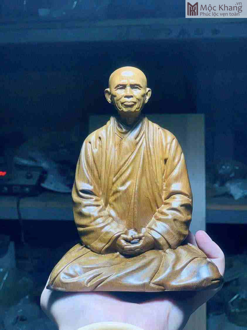 Thiền Sư Thích Nhất Hạnh Gỗ Bách Xanh Cao 15 (cm) (2)_3 Thiền Sư Thích Nhất Hạnh Gỗ Bách Xanh Cao 15 (cm)