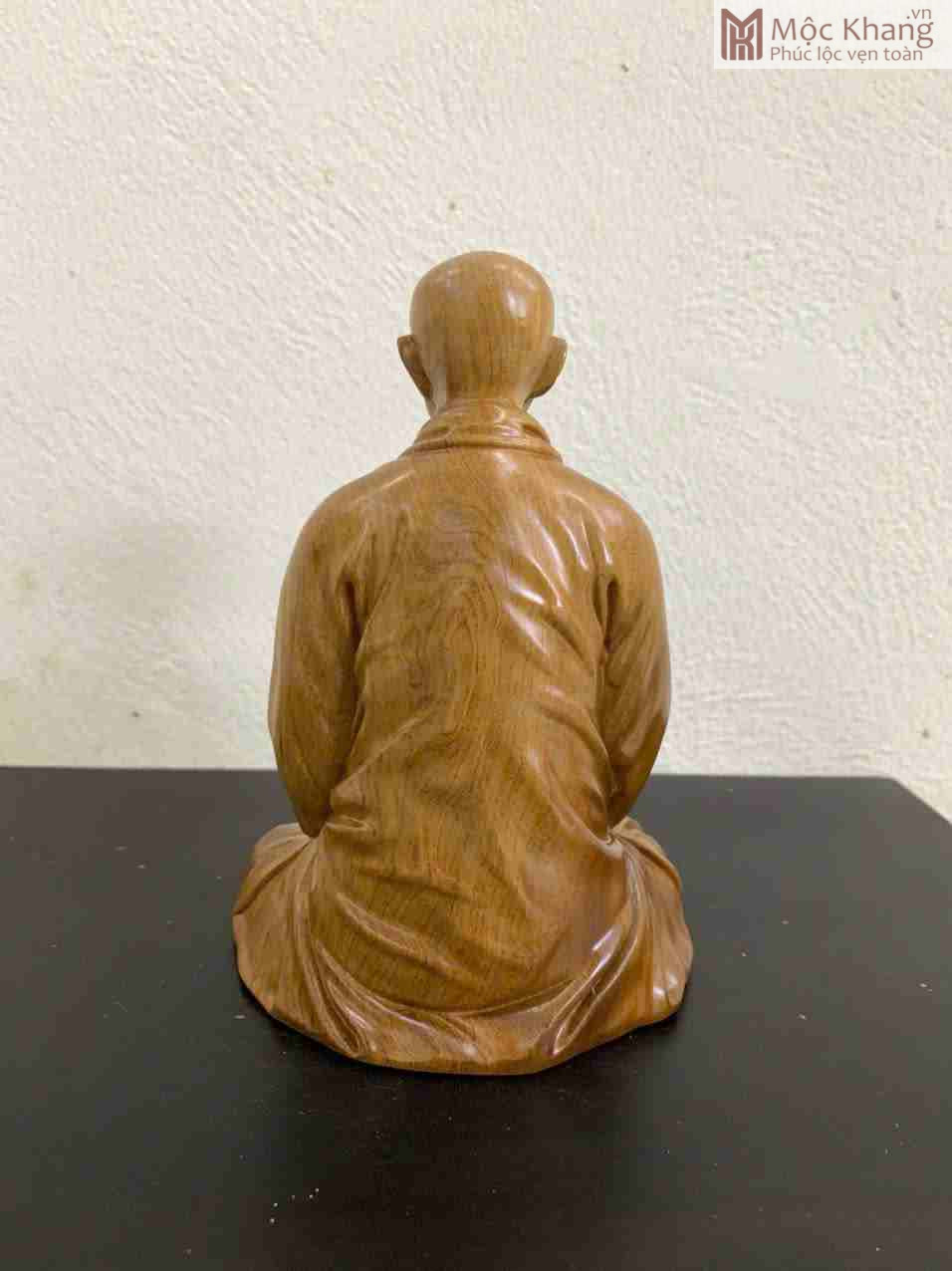 Thiền Sư Thích Nhất Hạnh Gỗ Bách Xanh Cao 15 (cm) (3)_4 Thien Su Thich Nhat Hanh Go Bach Xanh Cao 15 cm 3 4