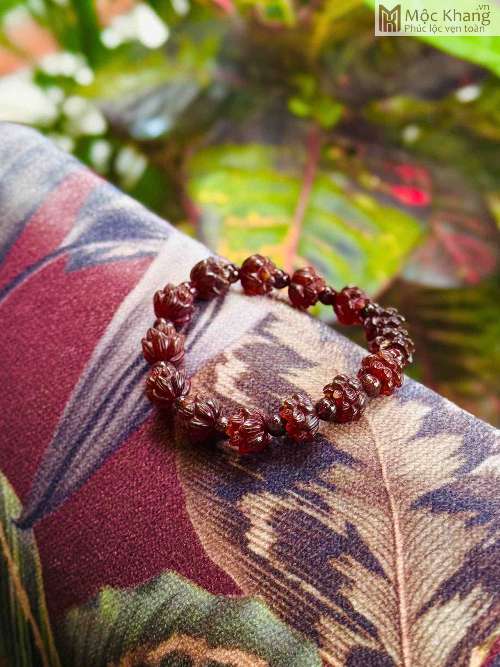 Vòng Tay 13 Hoa Sen Đá Garnet (4)_4 Vòng Tay 13 Hoa Sen Đá Garnet