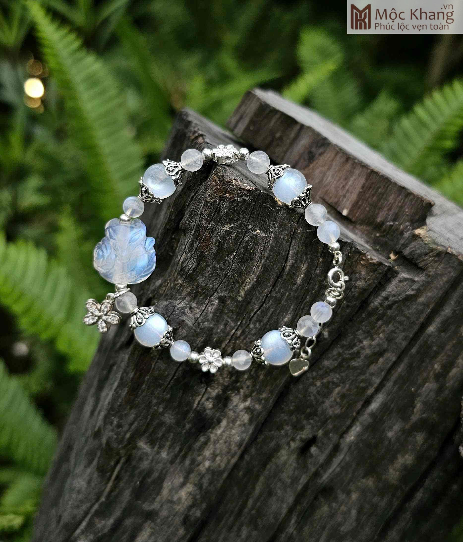 Ai Nên Đeo Hồ Ly 9 Đuôi? Đối Tượng Đại Kỵ Và Lưu Ý Lắc Bạc Phối Hồ Ly 9 Đuôi Đá Moonstone