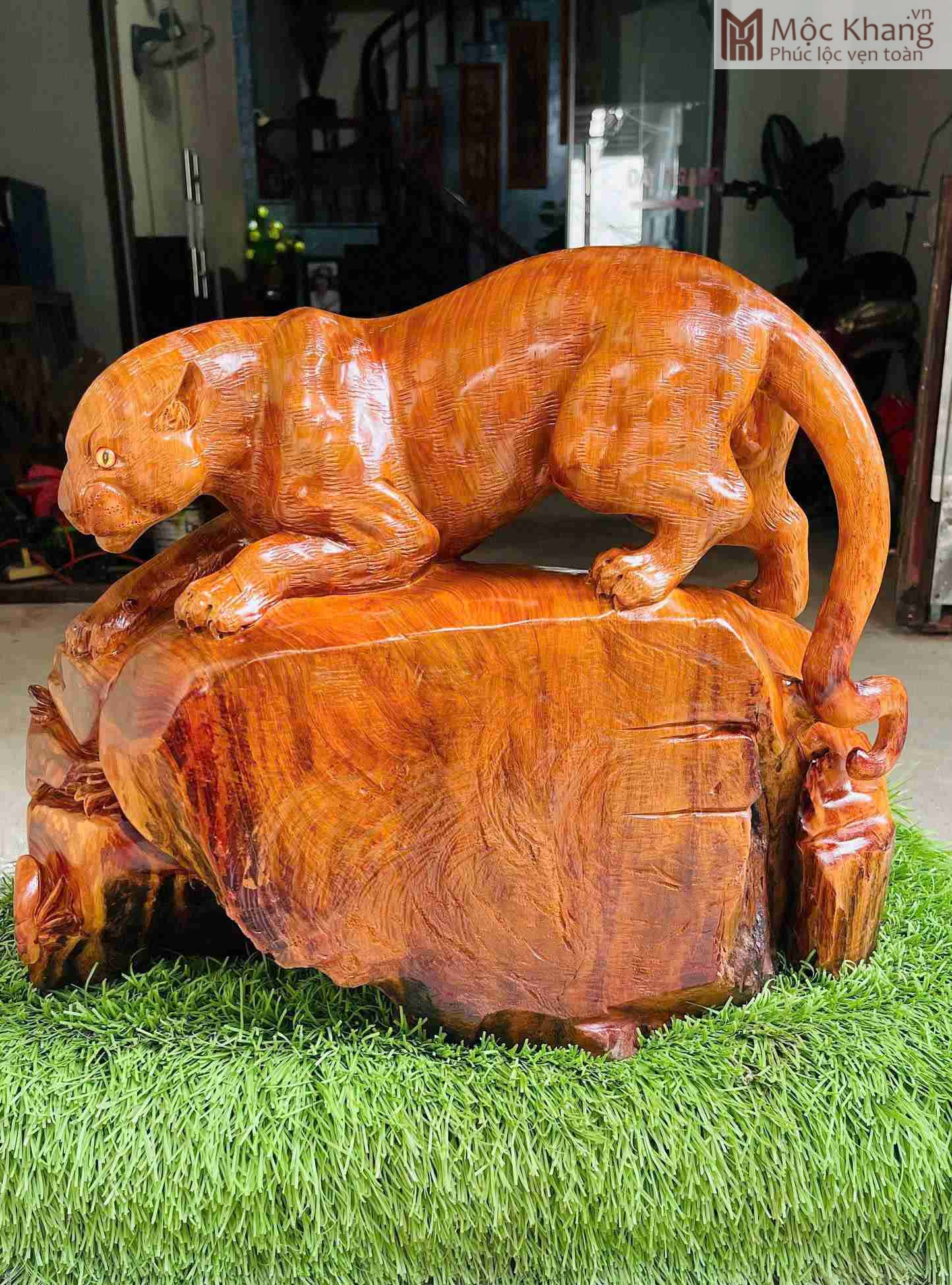tuong-bao-go-huong-gia-lai-cao-44-cm (1) Tượng Báo Gỗ Hương Gia Lai