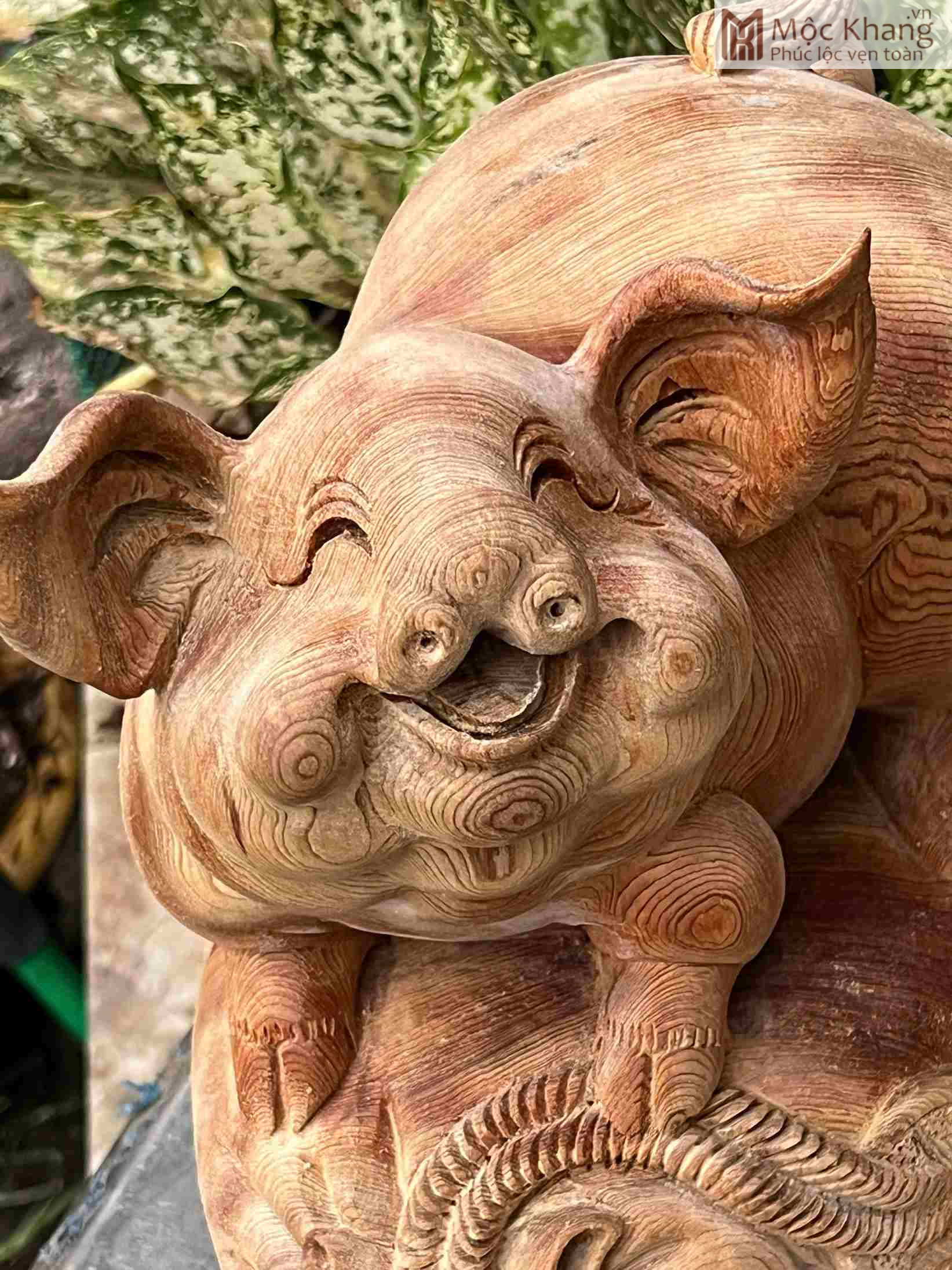 tuong-heo-dung-bao-tien-go-ngoc-am-cao-27-cm (3) tuong heo dung bao tien go ngoc am cao 27 cm 3