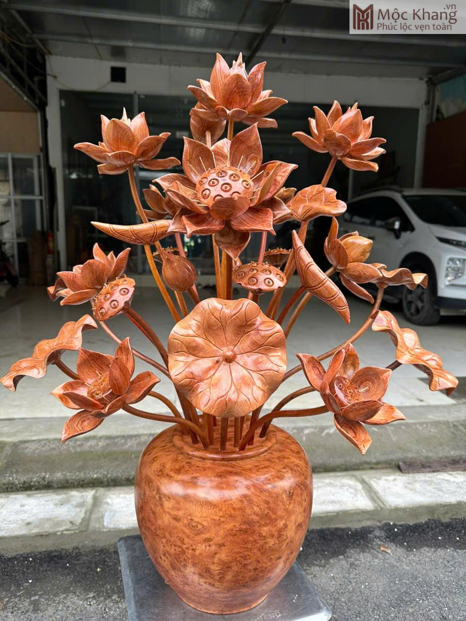 binh-hoa-sen-go-nu-huong-cao-90-cm (1) Bình Hoa Sen Gỗ Nu Hương