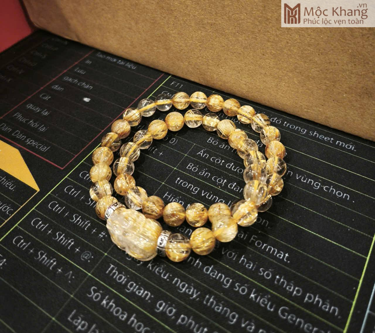 vong-tay-da-thach-anh-toc-vang-hat-8-mm (1) vong tay da thach anh toc vang hat 8 mm 1