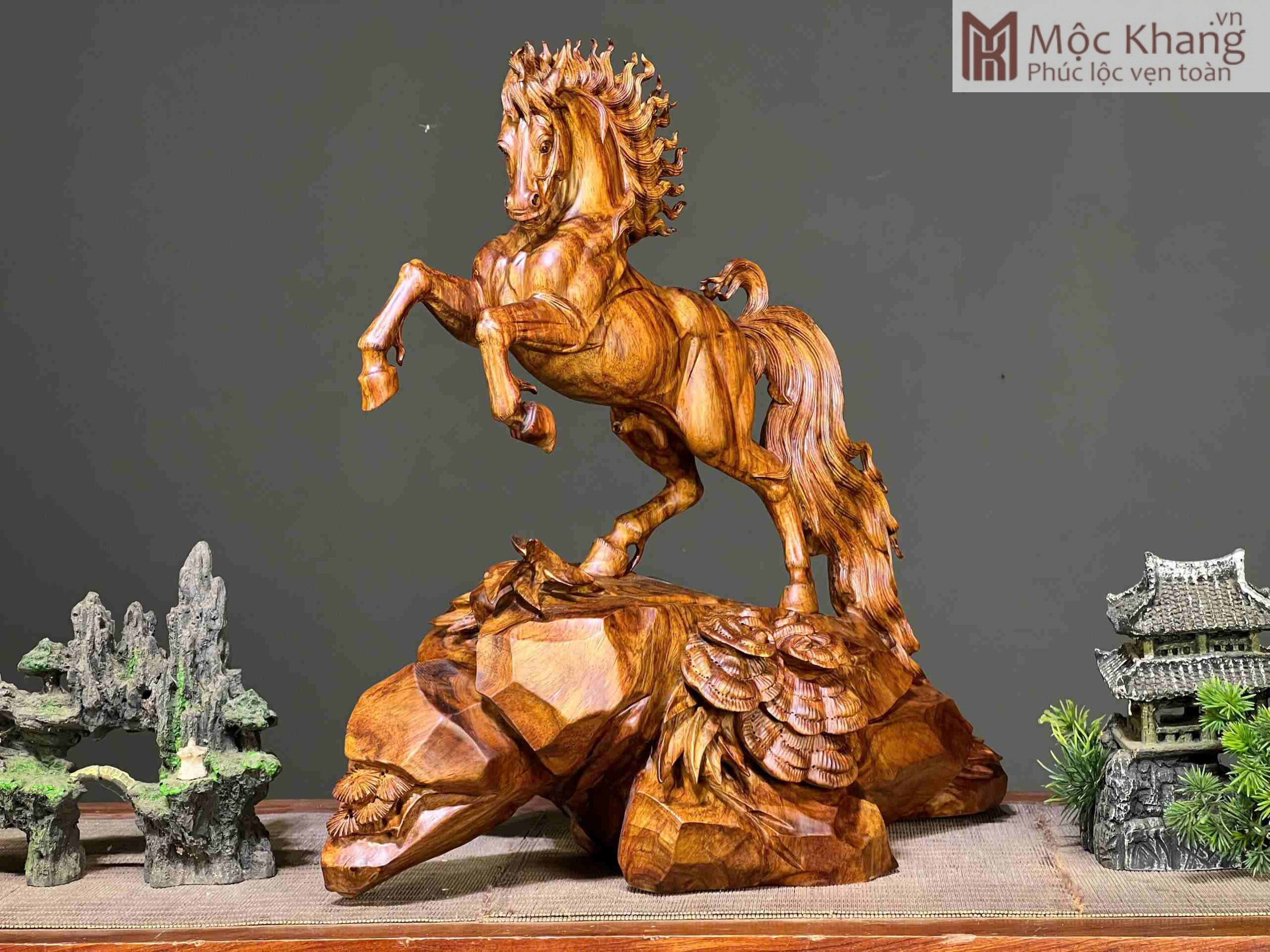 Tượng Nhất Mã Phi Thiên Gỗ Sưa Cao 41 (cm) (2)_2 Tượng Nhất Mã Phi Thiên Gỗ Sưa Cao 41 (cm)