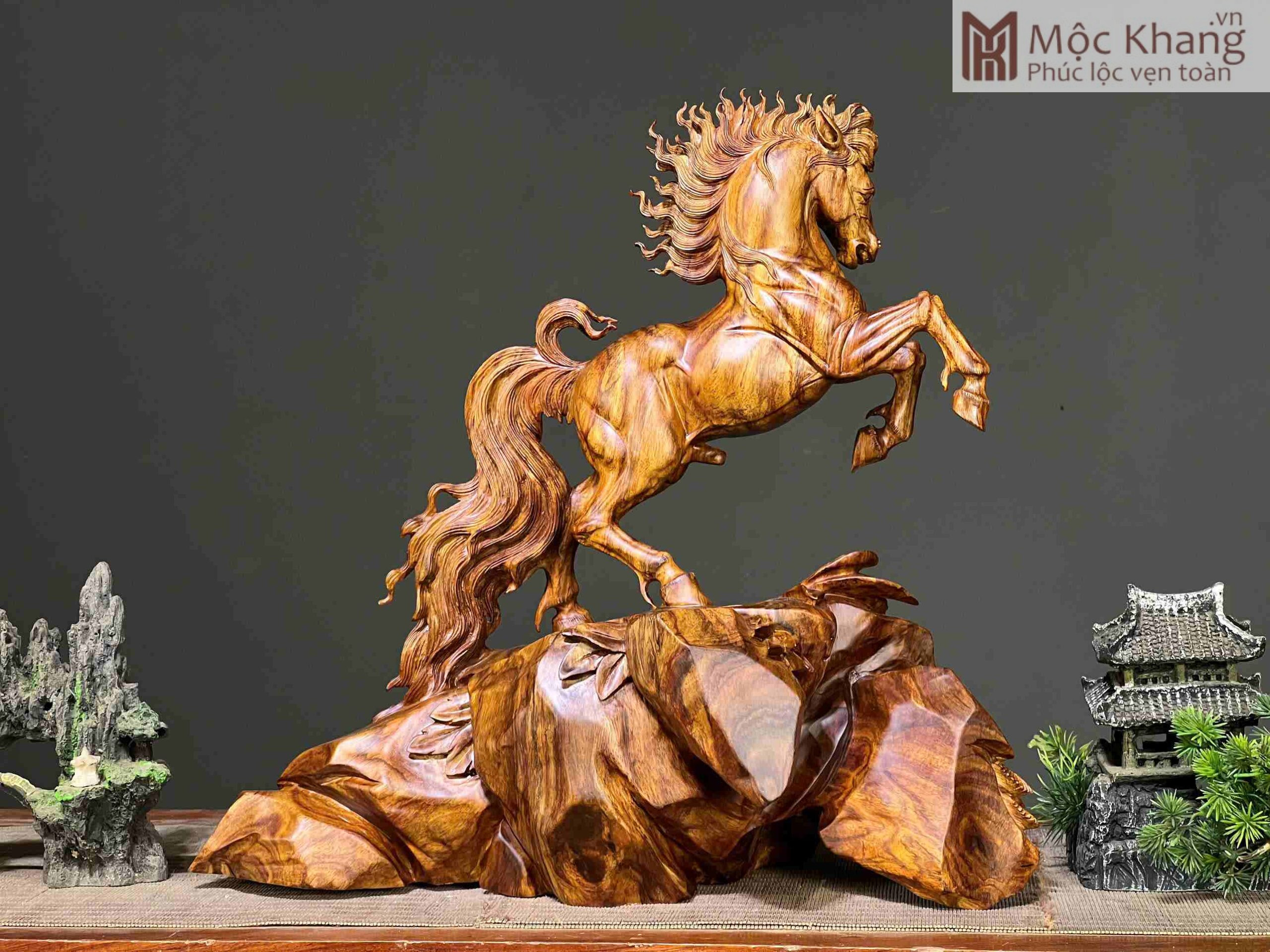 Tượng Nhất Mã Phi Thiên Gỗ Sưa Cao 41 (cm) (4)_4 Tuong Nhat Ma Phi Thien Go Sua Cao 41 cm 4 4 scaled