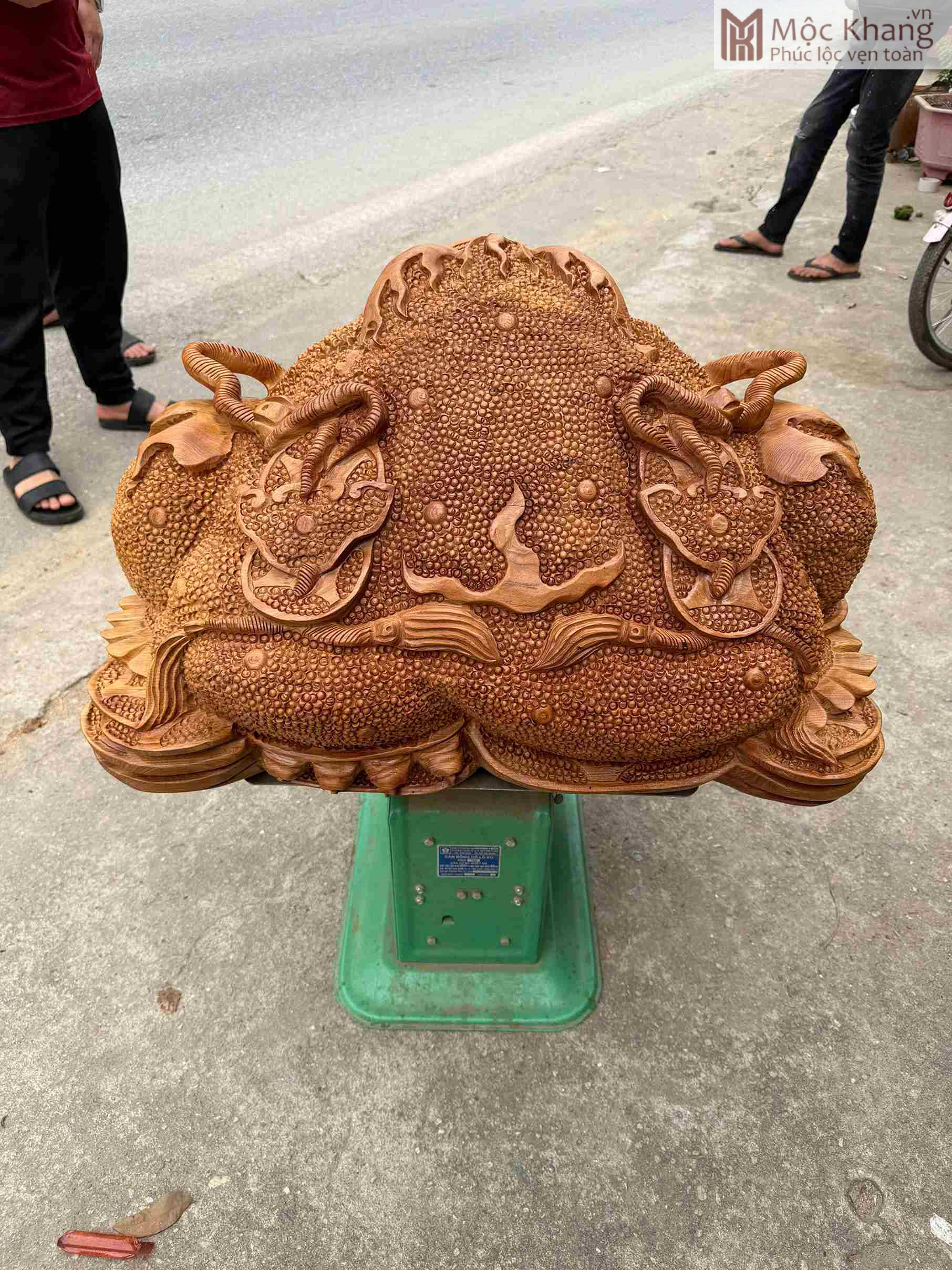 Tượng Thiềm Thừ Gỗ Ngọc Am Cao 74 (cm) (4)_4 Tượng Thiềm Thừ Gỗ Ngọc Am Cao 74 (cm)