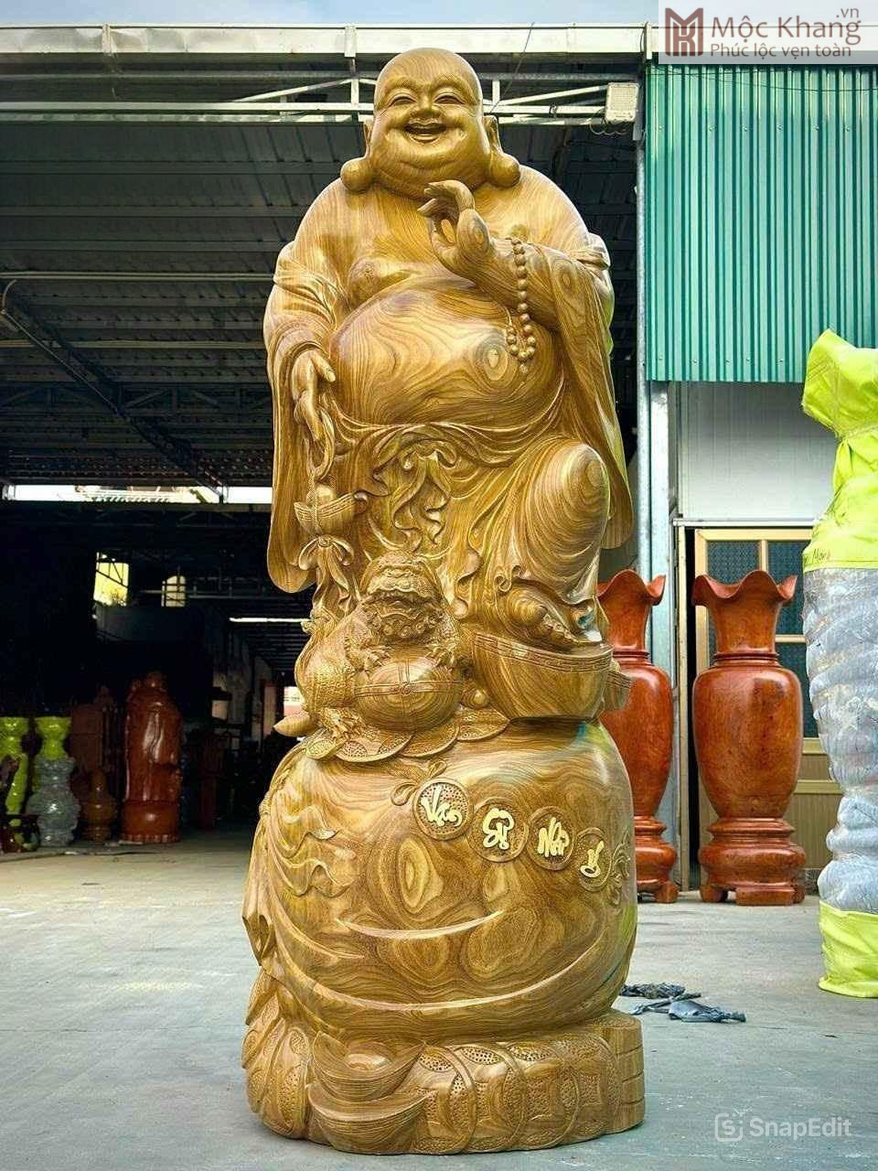 snapedit_1773029709985 Tượng Phật Di Lặc Đứng Nghê Gỗ Cẩm Vàng Cao 2m