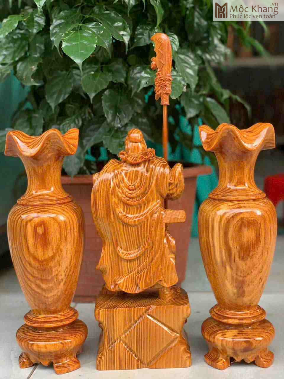 Cặp Lục Bình Quan Công Gỗ Huyết Long Cao 30 (cm) (2)_2 Cặp Lục Bình Quan Công Gỗ Huyết Long Cao 30 (cm)