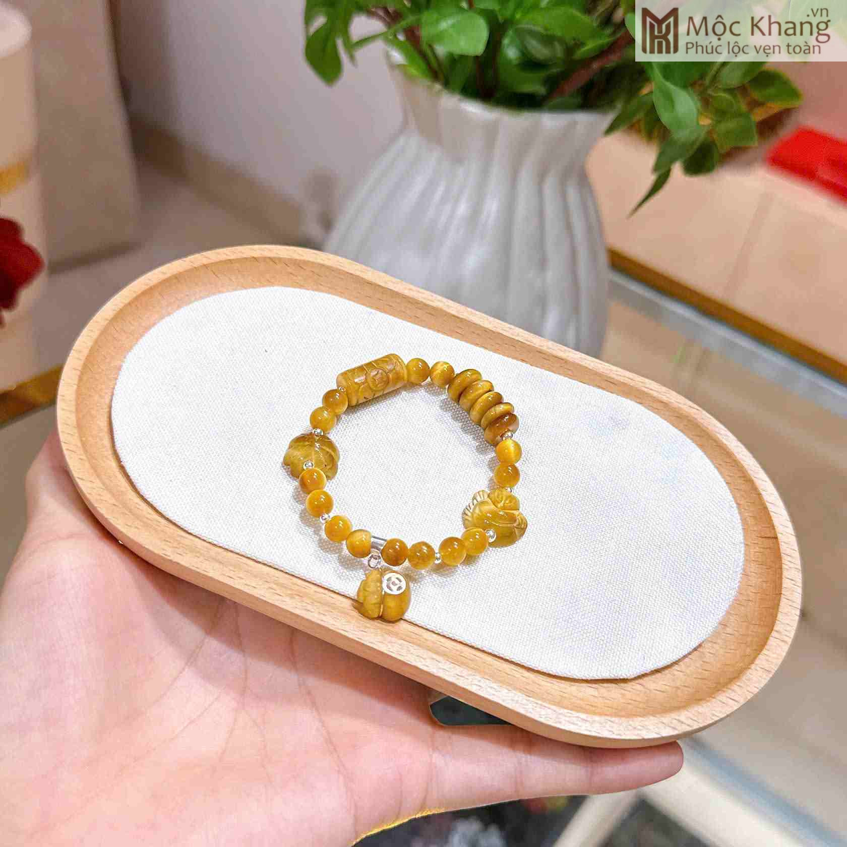 Vòng Tay Mắt Hổ Vàng Tâm Mix Charm Cỏ 4 Lá (1)_1 Vòng Tay Mắt Hổ Vàng Tâm Mix Charm Cỏ 4 Lá