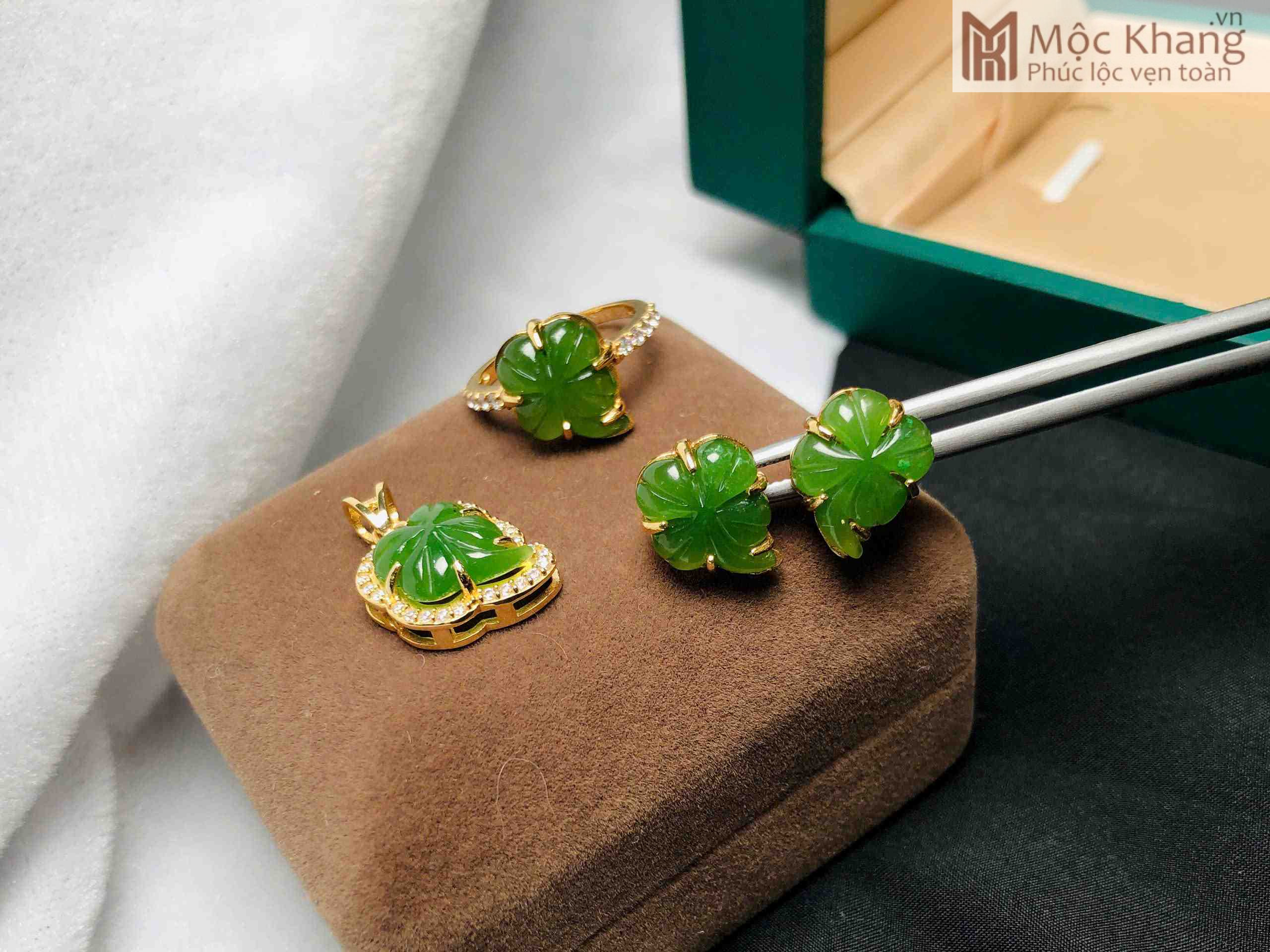 bo-trang-suc-co-4-la-ngoc-bich (1) Bộ Trang Sức Cỏ 4 Lá Ngọc Bích