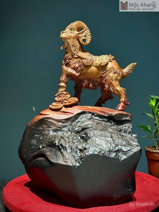 Tượng Dê Gỗ Hương Cao 47(cm)